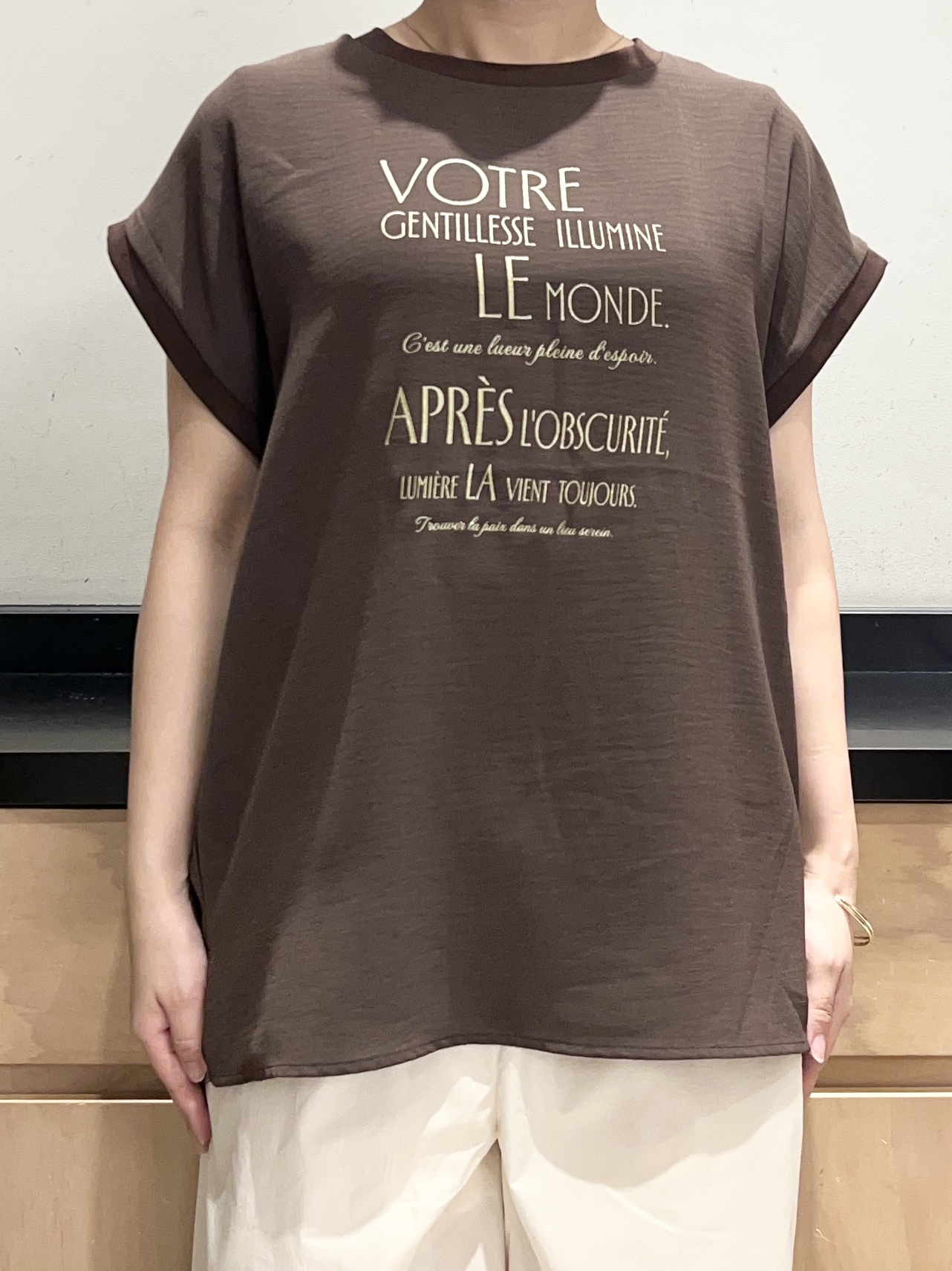かのさんの「THE SHOP TK｜【ひんやりさらさら】軽やかに着られる プリントTシャツ」を使ったコーディネート
