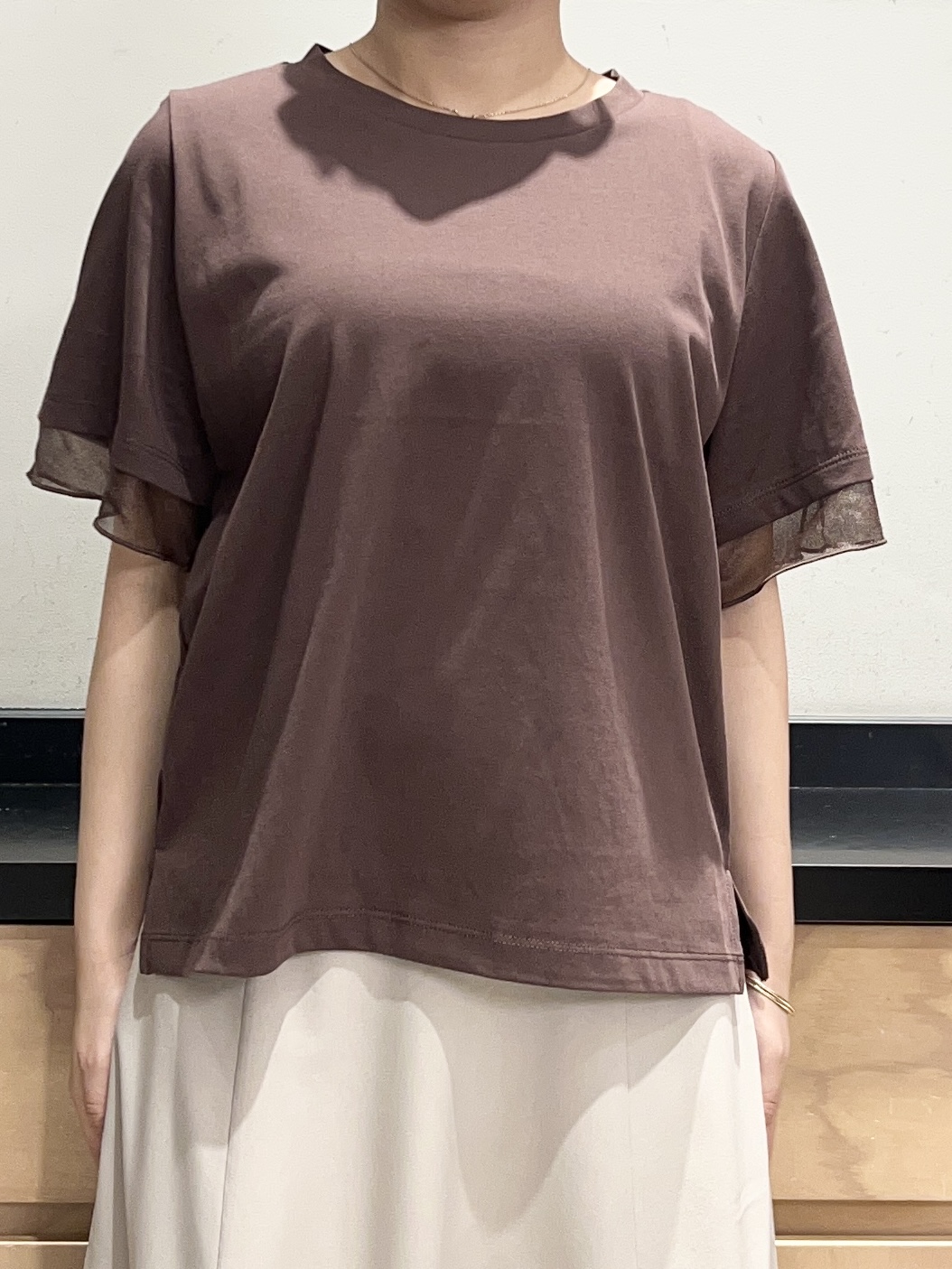 かのさんの「THE SHOP TK｜【M-XL/ひんやり】上品な透け感 袖口シアーTシャツ」を使ったコーディネート