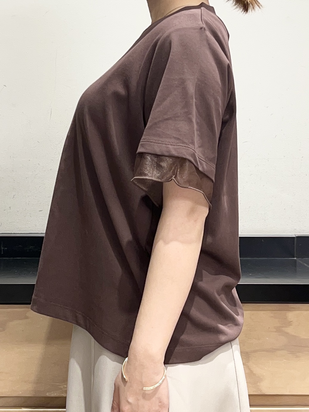 かのさんの「THE SHOP TK｜【M-XL/ひんやり】上品な透け感 袖口シアーTシャツ」を使ったコーディネート