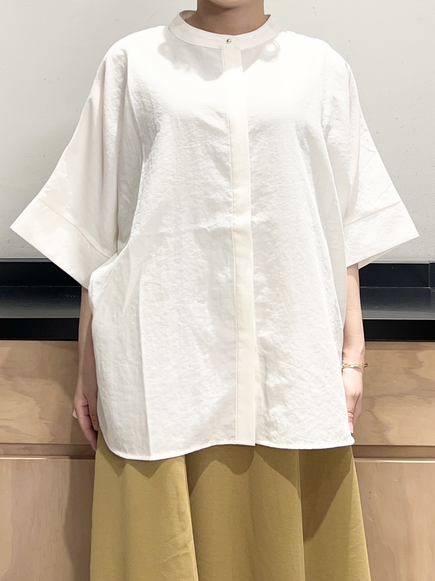 かのさんの「THE SHOP TK｜【高レビュー/体型カバー】さらっと快適 ドルマン5分袖ブラウス」を使ったコーディネート