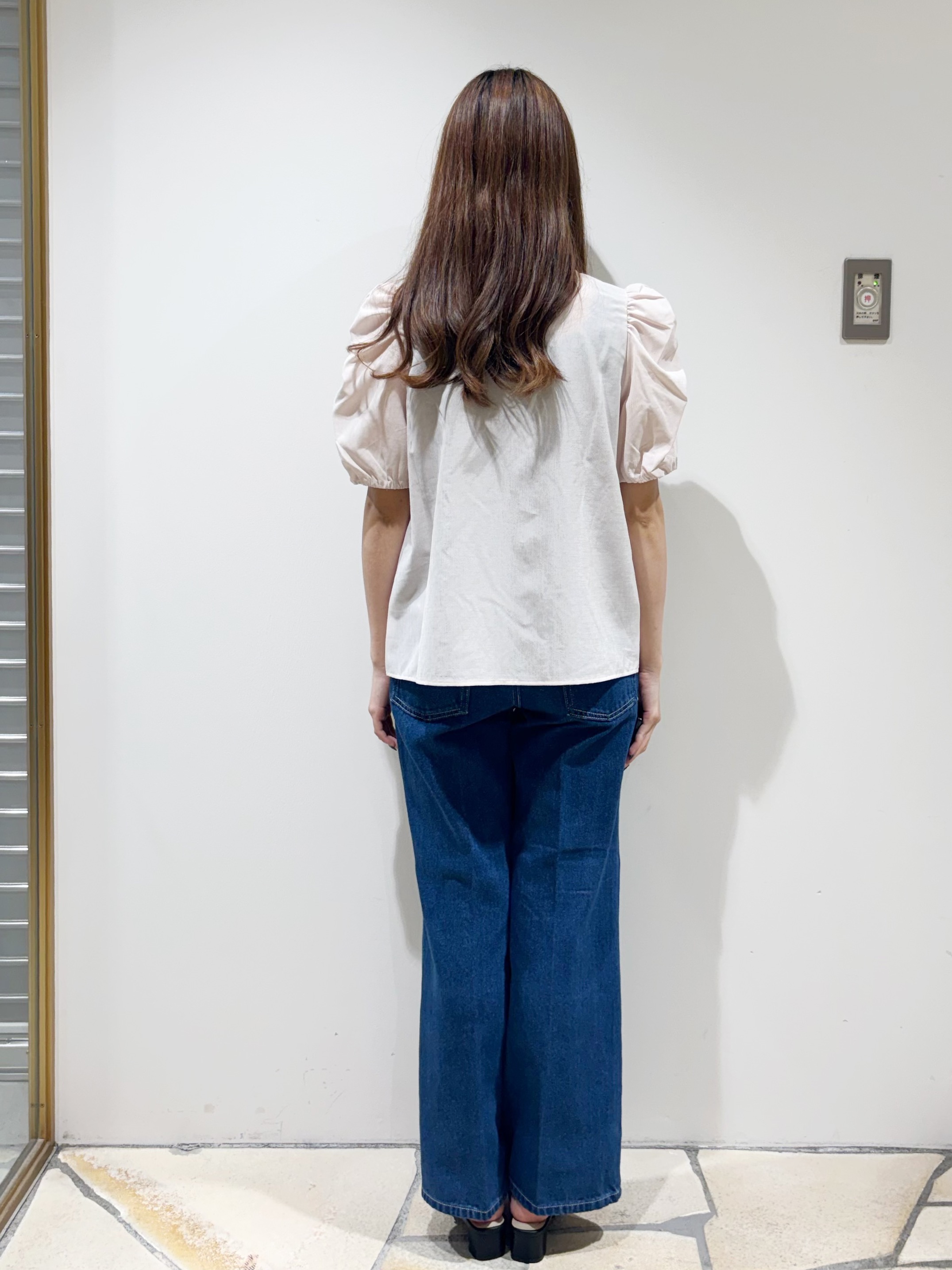 みあたんさんの「index｜【接触冷感／防シワ】シャーリングスリーブブラウス《洗濯機OK》」を使ったコーディネート