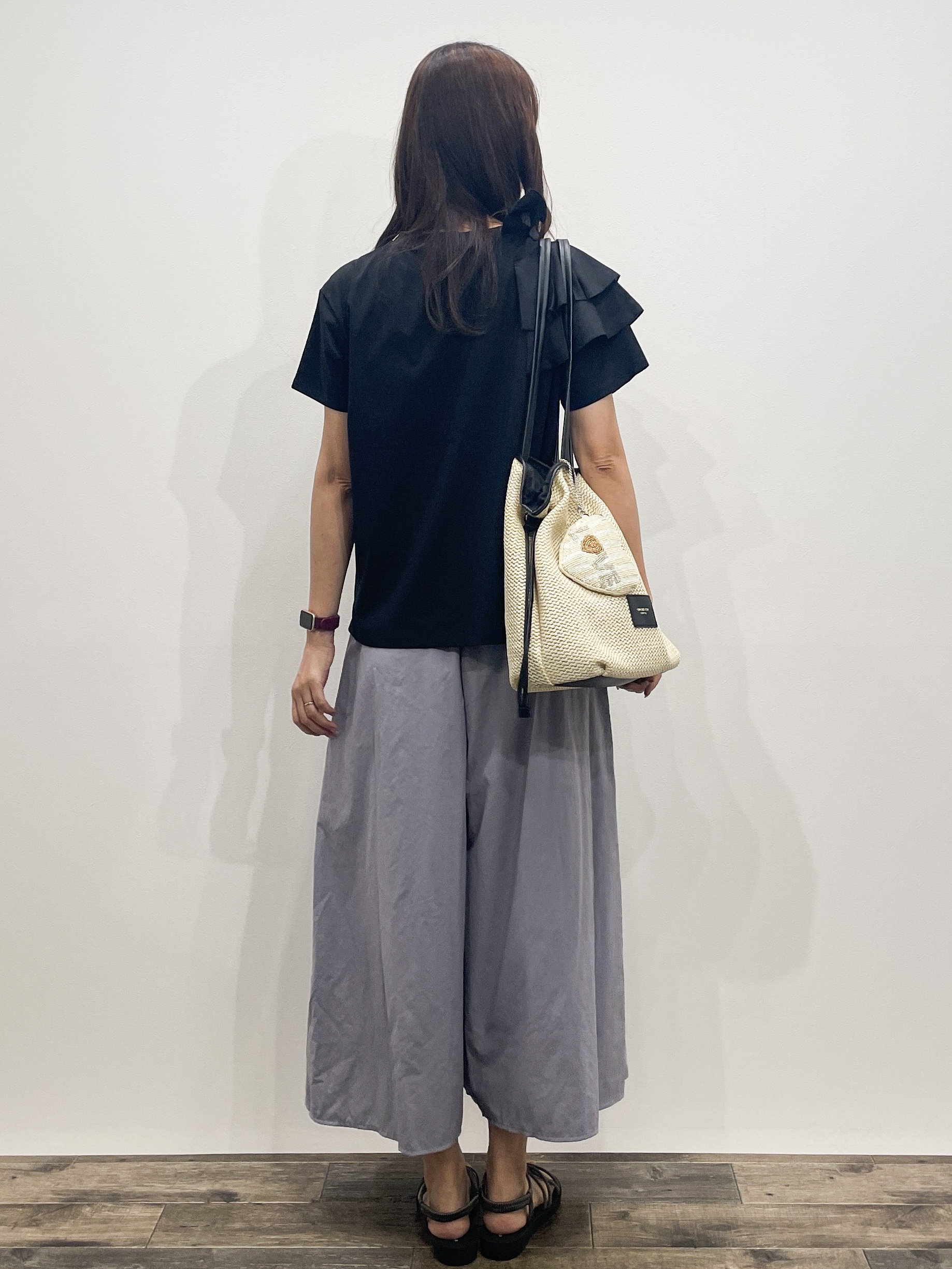 Aikoさんの「OPAQUE.CLIP｜【UVケア／接触冷感】アシメフリルドッキングカットソー《洗濯機OK》」を使ったコーディネート