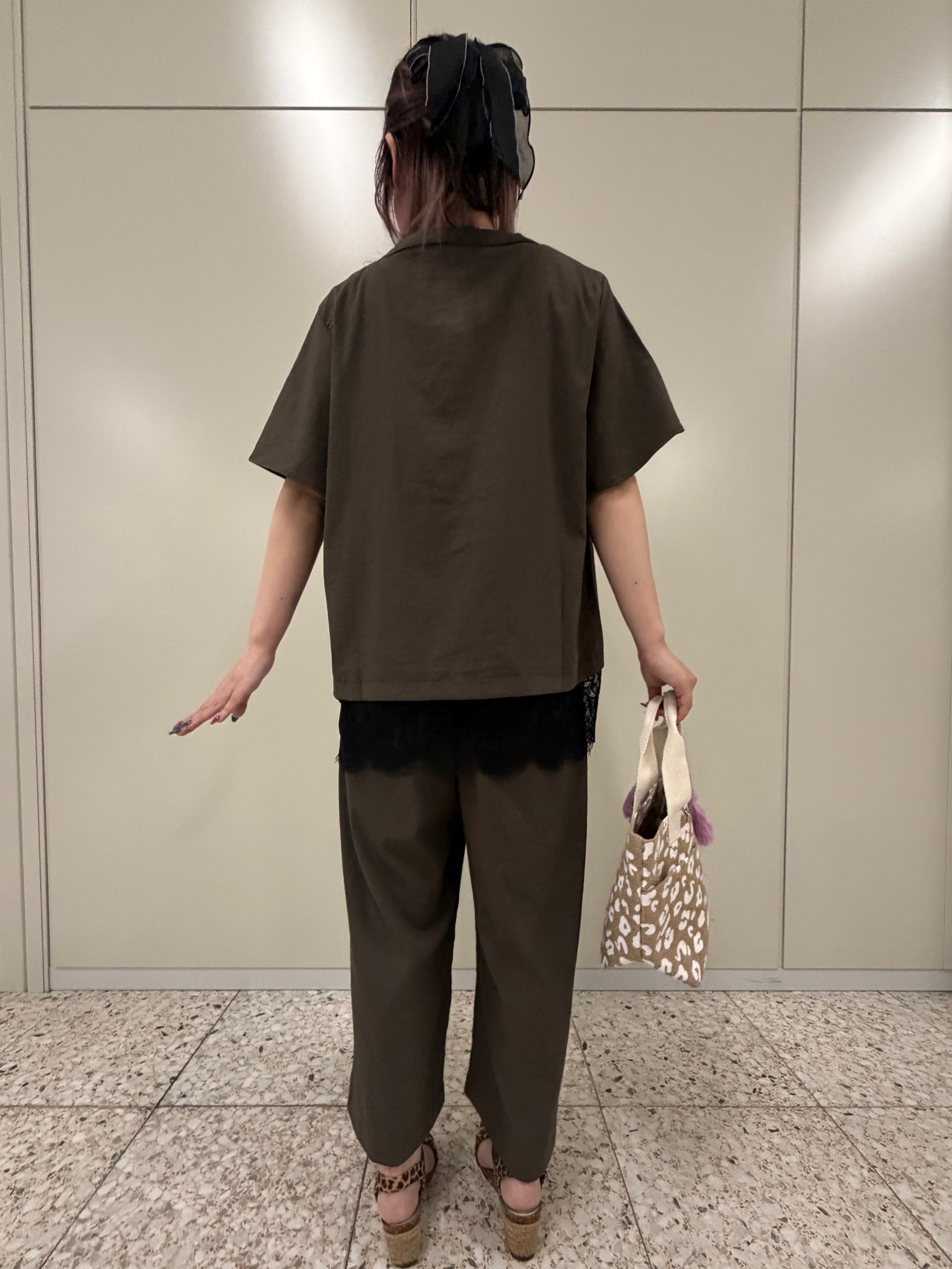 ひよりん⭐️さんの「SHOO･LA･RUE｜【S-LL/洗濯機可】軽凛(かろりん)ひんやり スキッパー裾レースブラウス」を使ったコーディネート