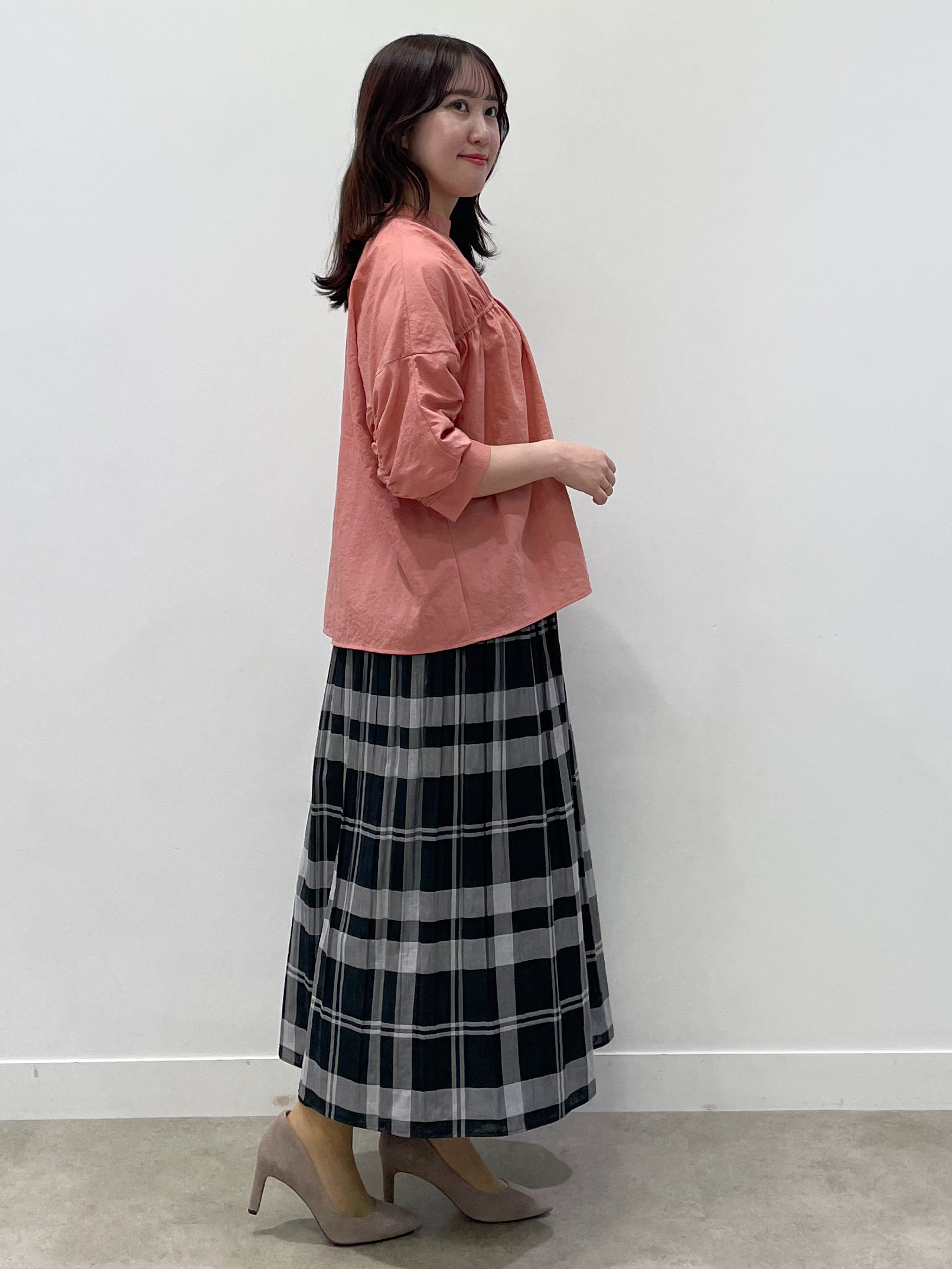 yukariさんの「Reflect｜【手洗い可】プチハイネック ギャザーブラウス」を使ったコーディネート