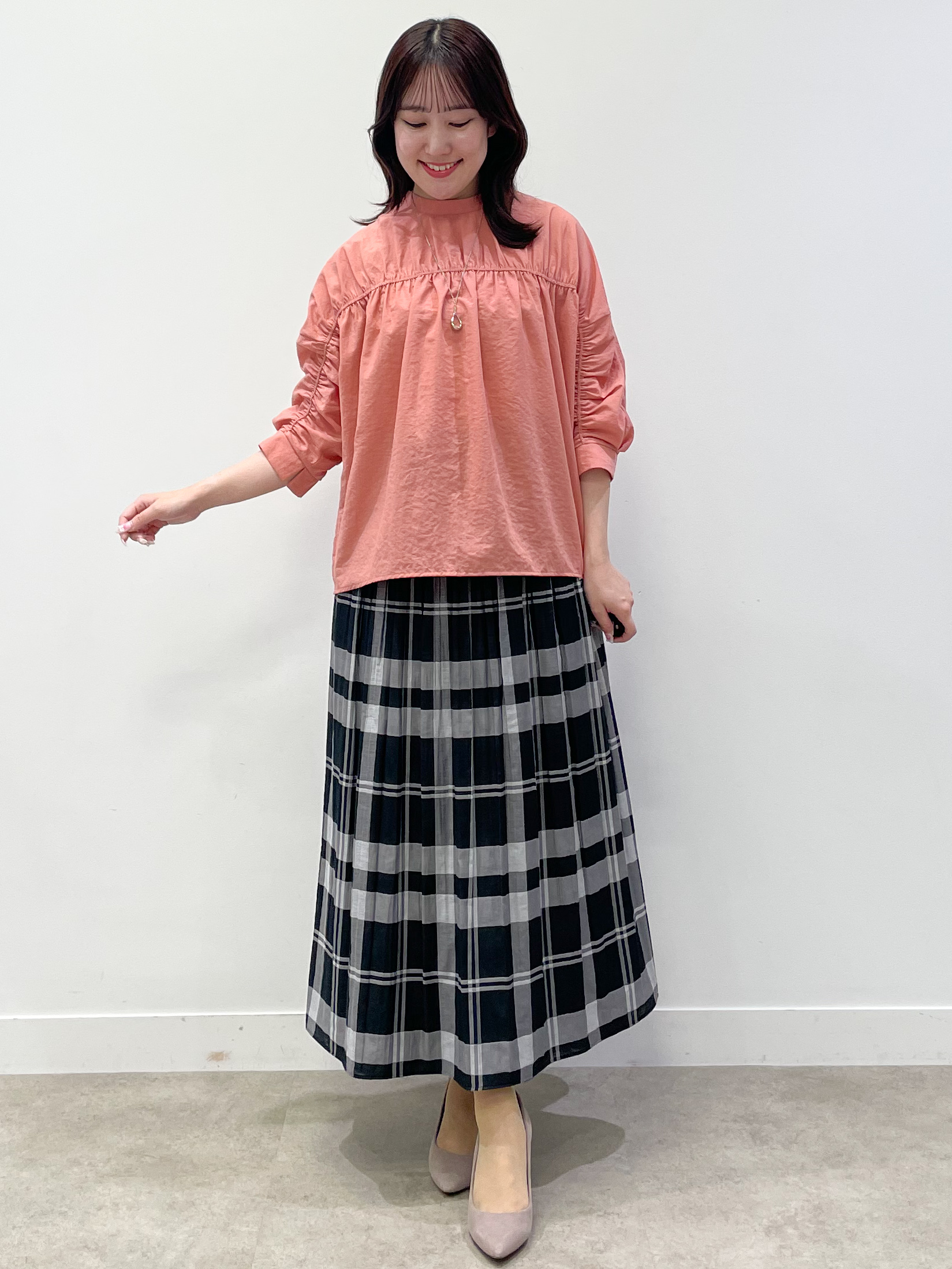 yukariさんの「Reflect｜【手洗い可】プチハイネック ギャザーブラウス」を使ったコーディネート