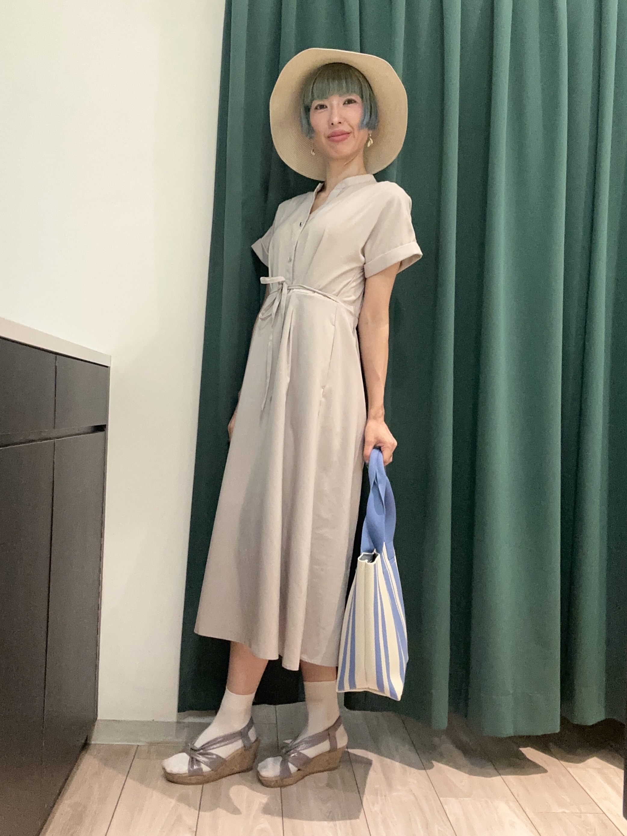 えまんさんの「SHOO･LA･RUE｜【洗濯機可／洗濯後しわになりにくい】ウエストタックフレンチワンピース」を使ったコーディネート