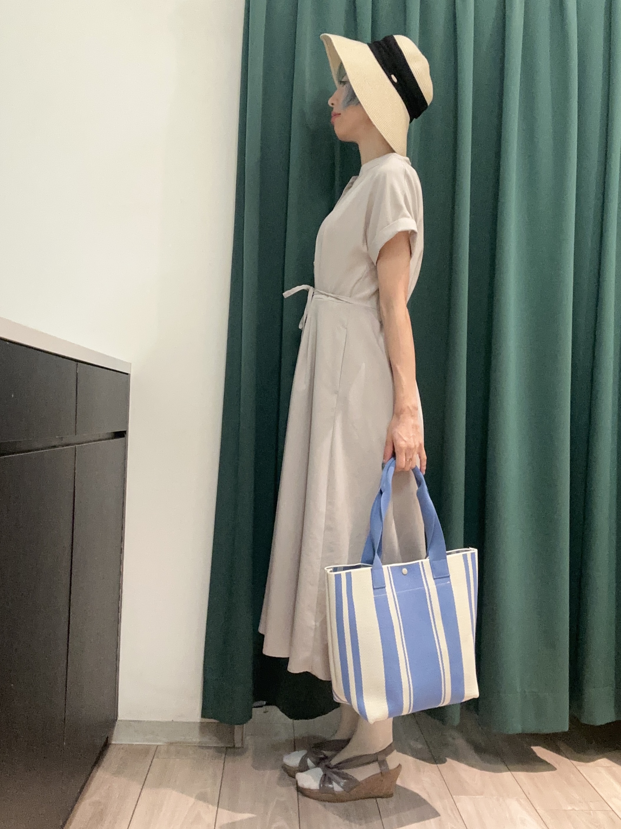 えまんさんの「SHOO･LA･RUE｜【洗濯機可／洗濯後しわになりにくい】ウエストタックフレンチワンピース」を使ったコーディネート
