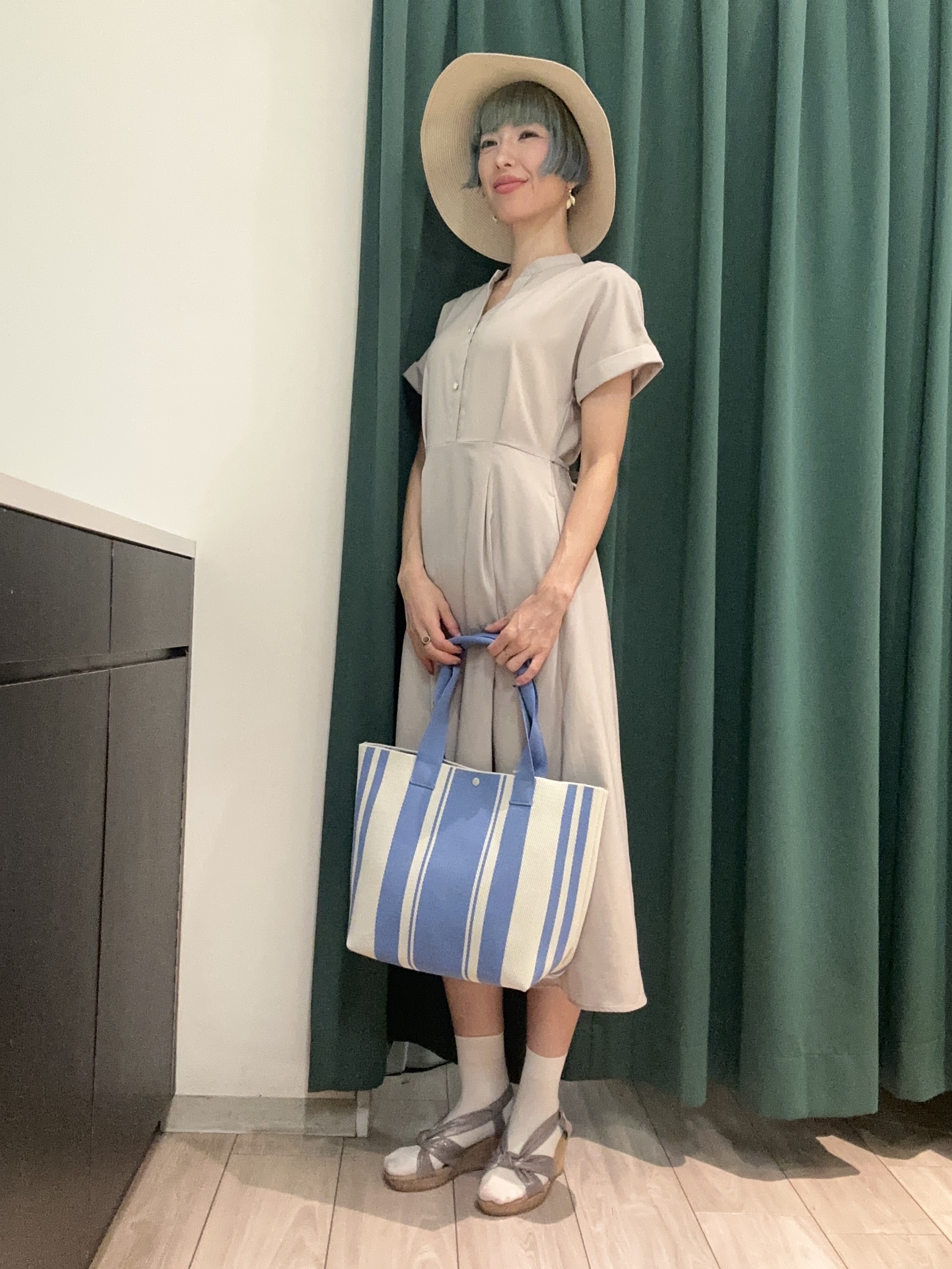 えまんさんの「SHOO･LA･RUE｜【洗濯機可／洗濯後しわになりにくい】ウエストタックフレンチワンピース」を使ったコーディネート