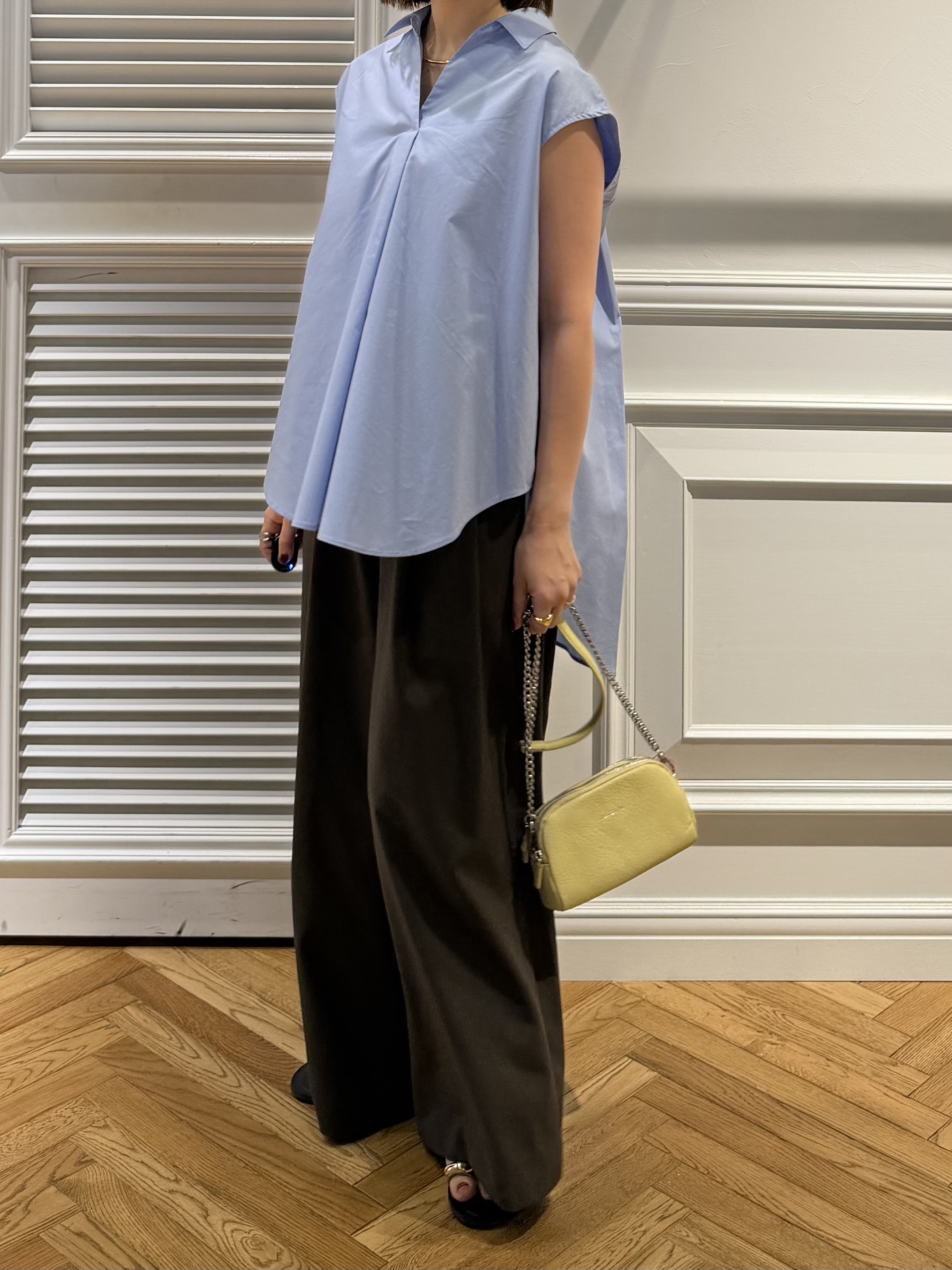 つじ まこさんの「DRESSTERIOR｜フレンチスリーブ スキッパーブラウス」を使ったコーディネート