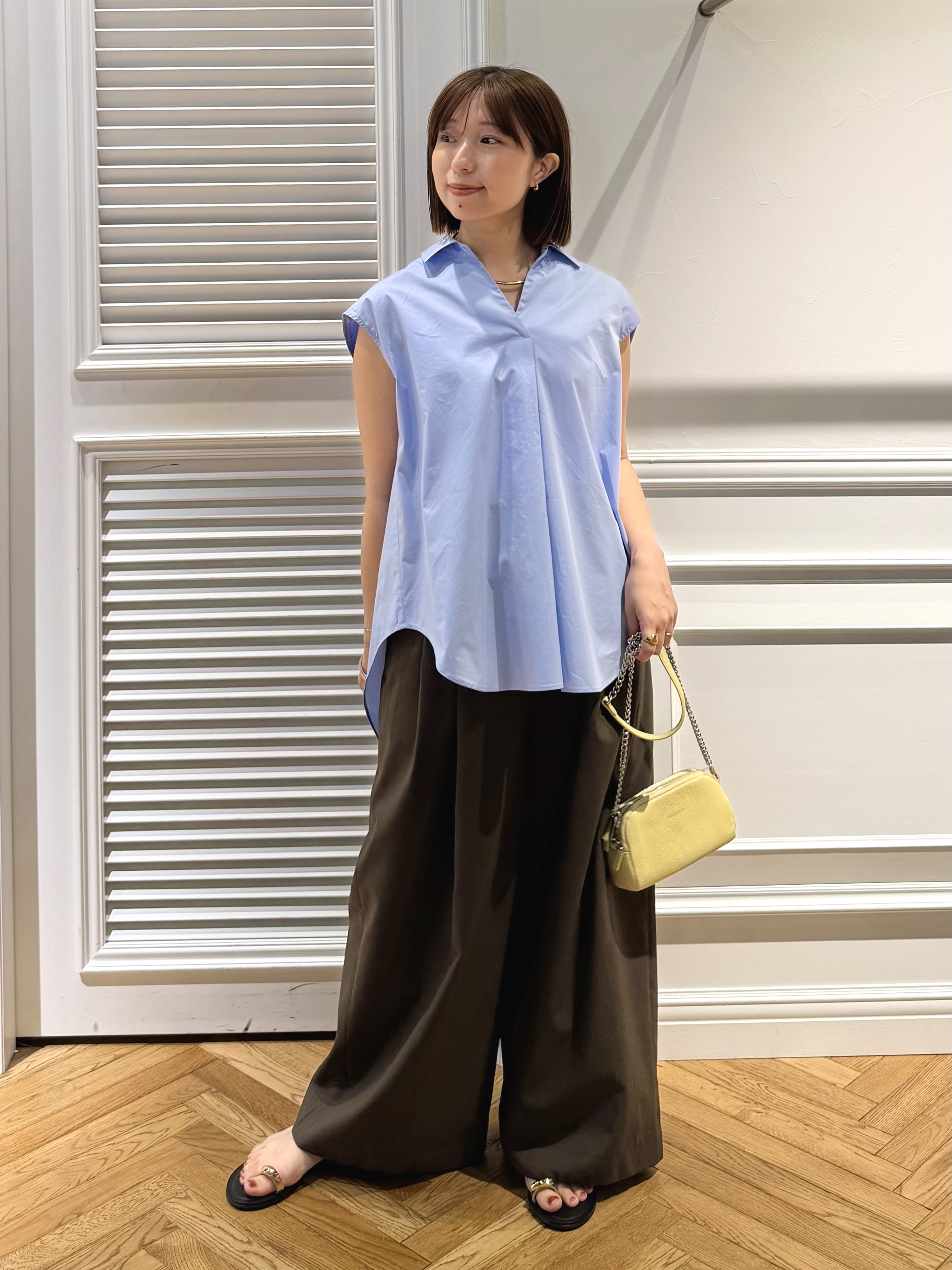 つじ まこさんの「DRESSTERIOR｜フレンチスリーブ スキッパーブラウス」を使ったコーディネート