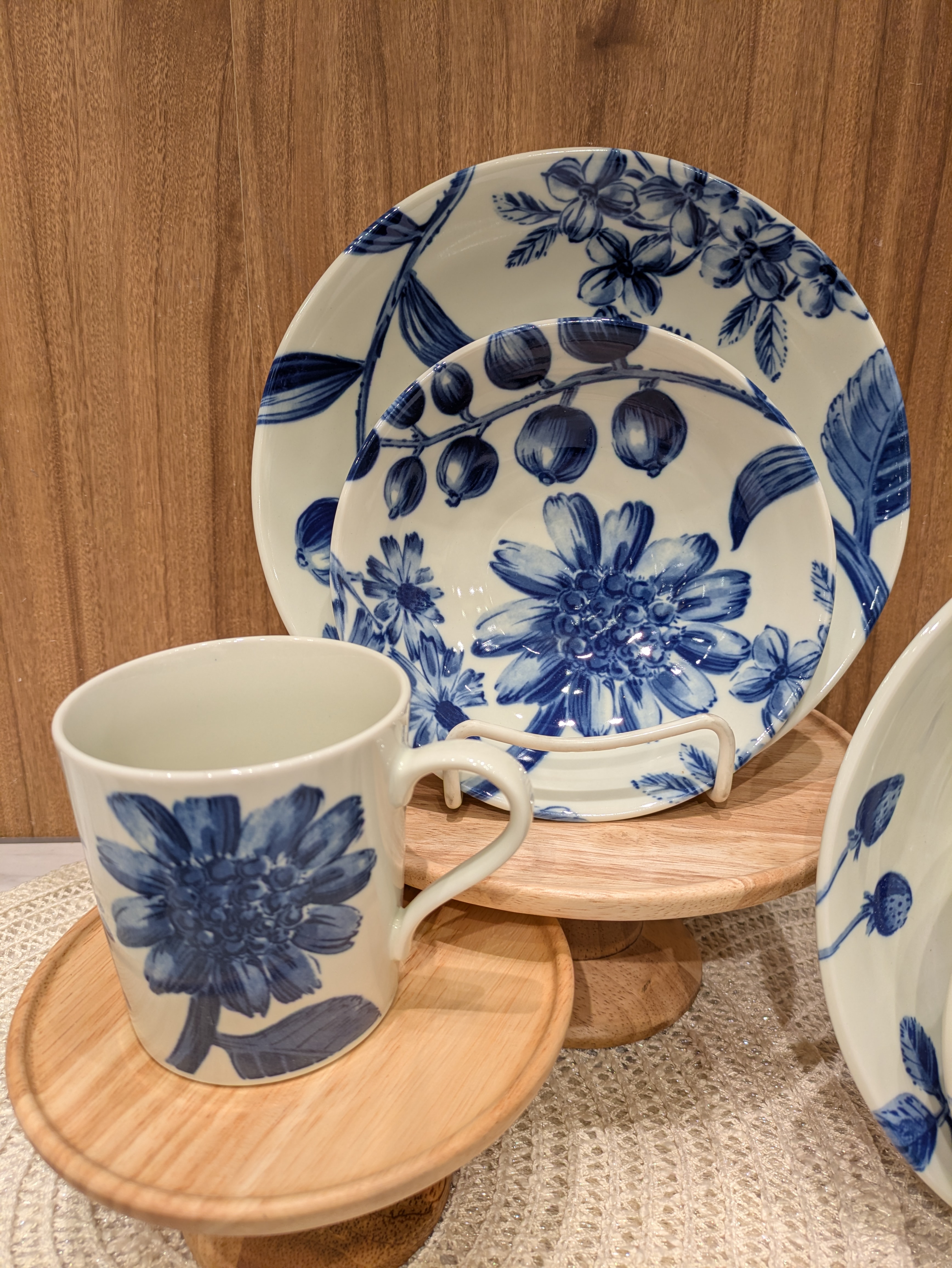しょこさんの「212 KITCHEN STORE｜ボタニカル マグ ストロベリー」を使ったコーディネート