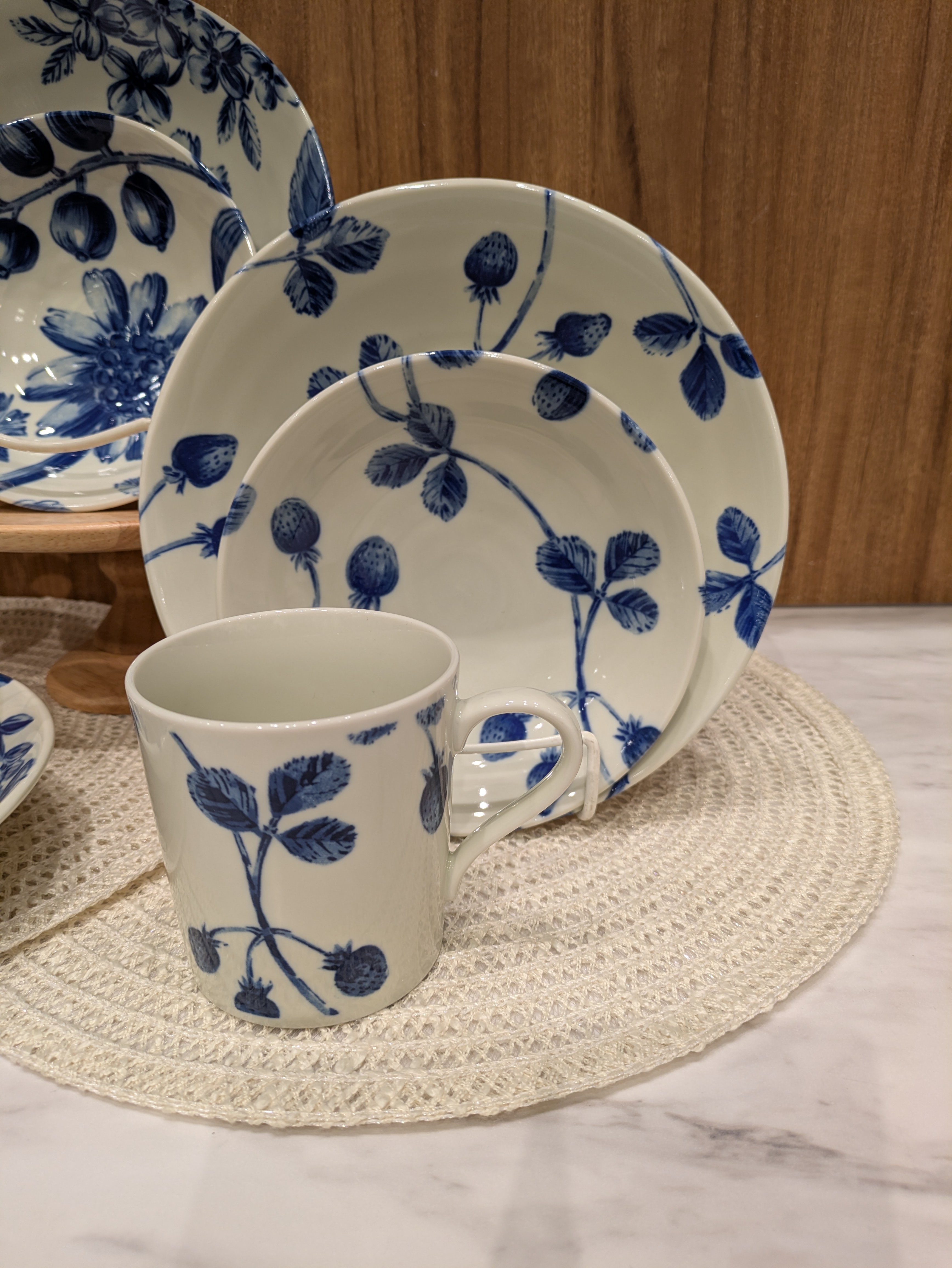 しょこさんの「212 KITCHEN STORE｜ボタニカル マグ ストロベリー」を使ったコーディネート