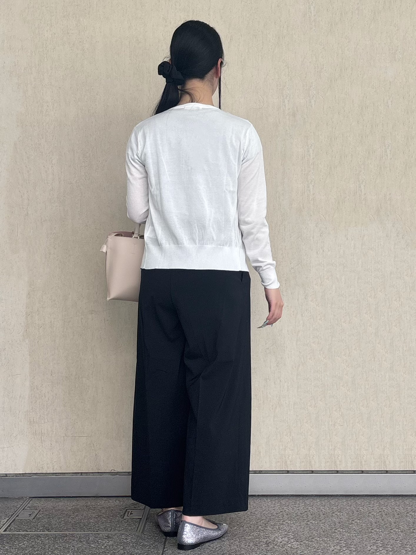 ささんの「OPAQUE.CLIP｜【接触冷感】ビジューボタンカーディガン《抗ピリング／洗濯機OK》」を使ったコーディネート