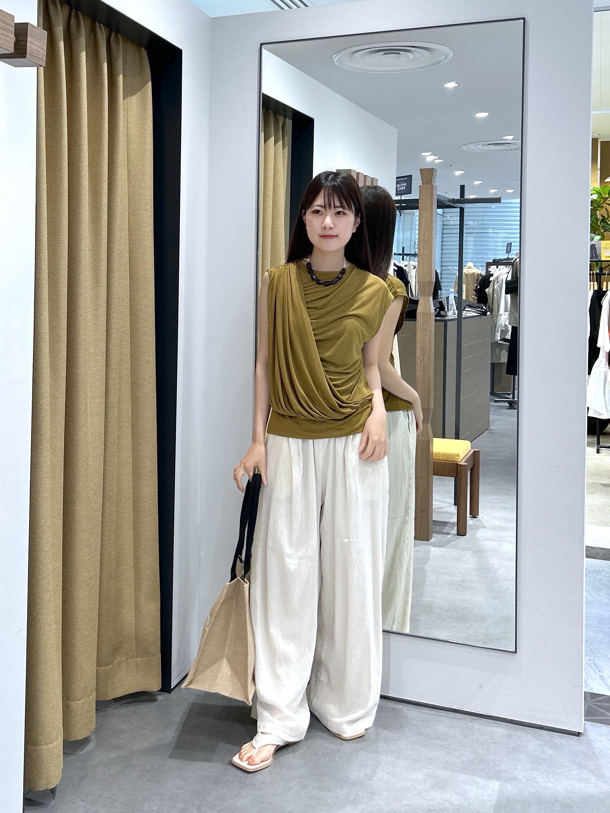 Renoさんの「INDIVI｜アシメドレープカットソー」を使ったコーディネート