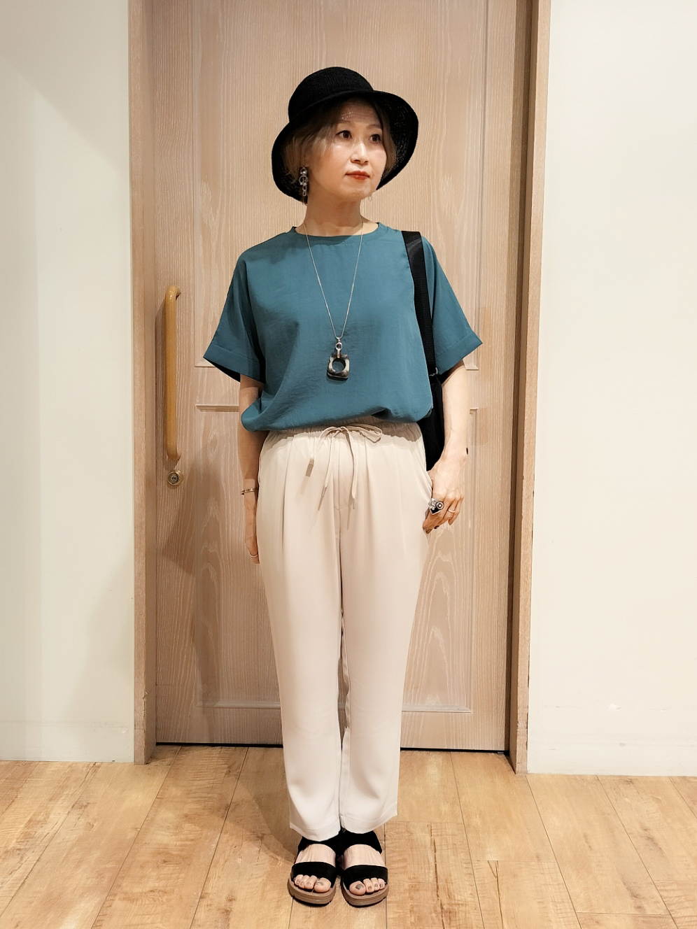 YUKIさんの「SHOO･LA･RUE｜【ひんやり/着丈選べる/体型カバー】洗濯後しわになりにくい さらさらドルマンブラウス」を使ったコーディネート