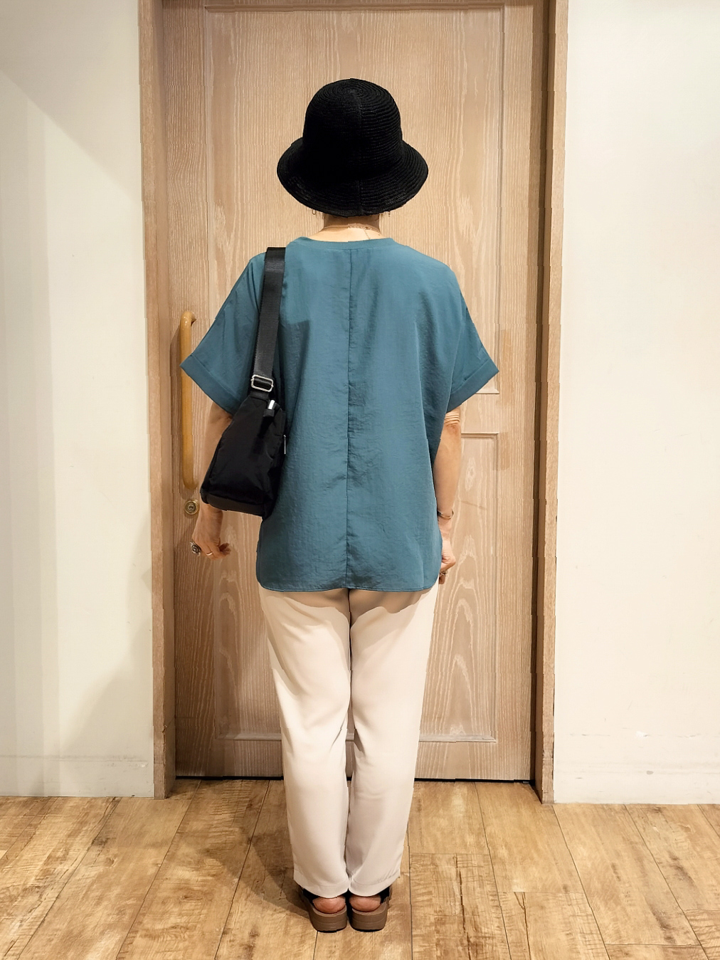 YUKIさんの「SHOO･LA･RUE｜【ひんやり/着丈選べる/体型カバー】洗濯後しわになりにくい さらさらドルマンブラウス」を使ったコーディネート