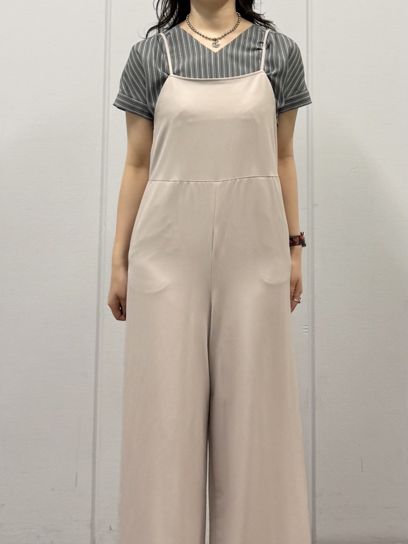 mizukiさんの「INDIVI｜【清涼感／UVケア／接触冷感】Vネックストライプブラウス」を使ったコーディネート