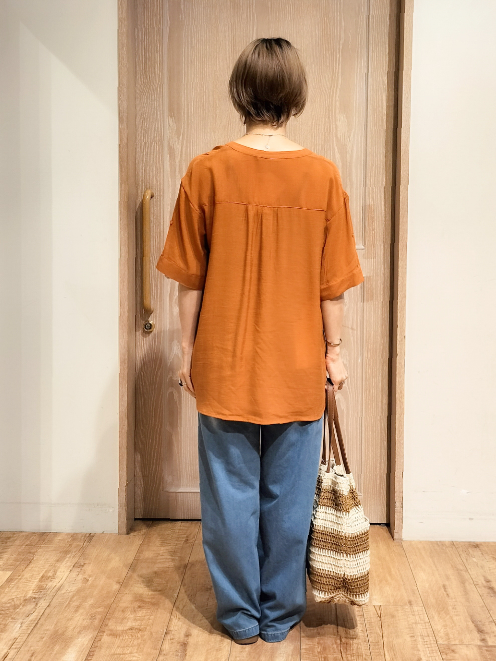 YUKIさんの「SHOO･LA･RUE｜【ひんやり/UV】お袖の長さが調整出来る シャーリングスキッパーブラウス」を使ったコーディネート