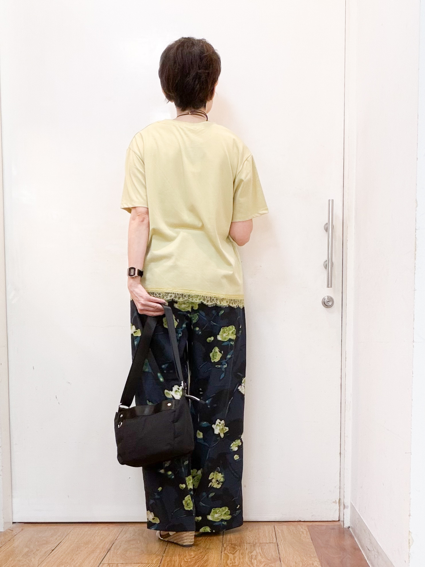 みぃさんの「SHOO･LA･RUE｜【ひんやり/S-LL/洗濯機可】無地コーデのアクセントに 水彩フラワープリントイージーワイドパンツ」を使ったコーディネート
