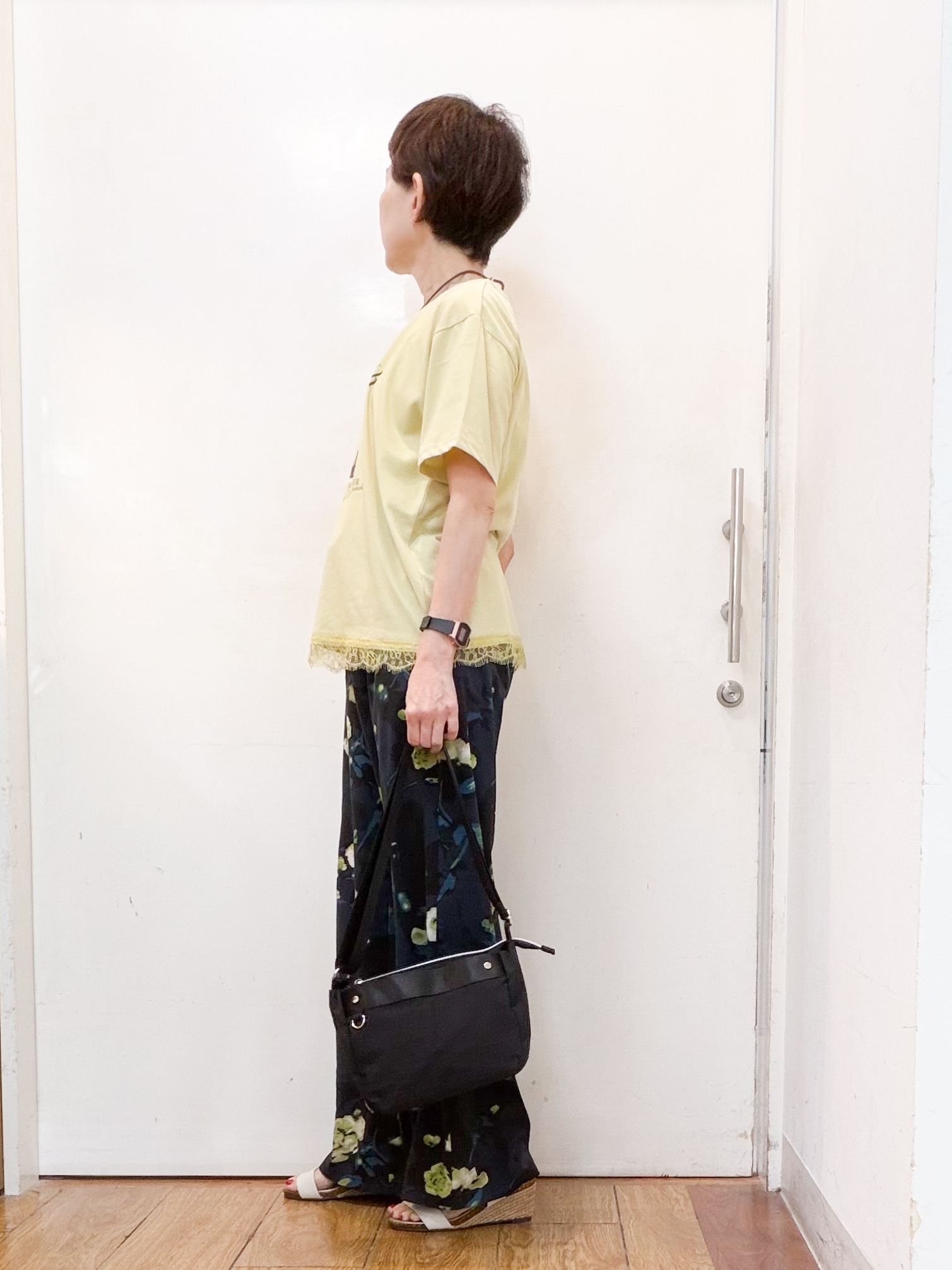 みぃさんの「SHOO･LA･RUE｜【ひんやり/S-LL/洗濯機可】無地コーデのアクセントに 水彩フラワープリントイージーワイドパンツ」を使ったコーディネート