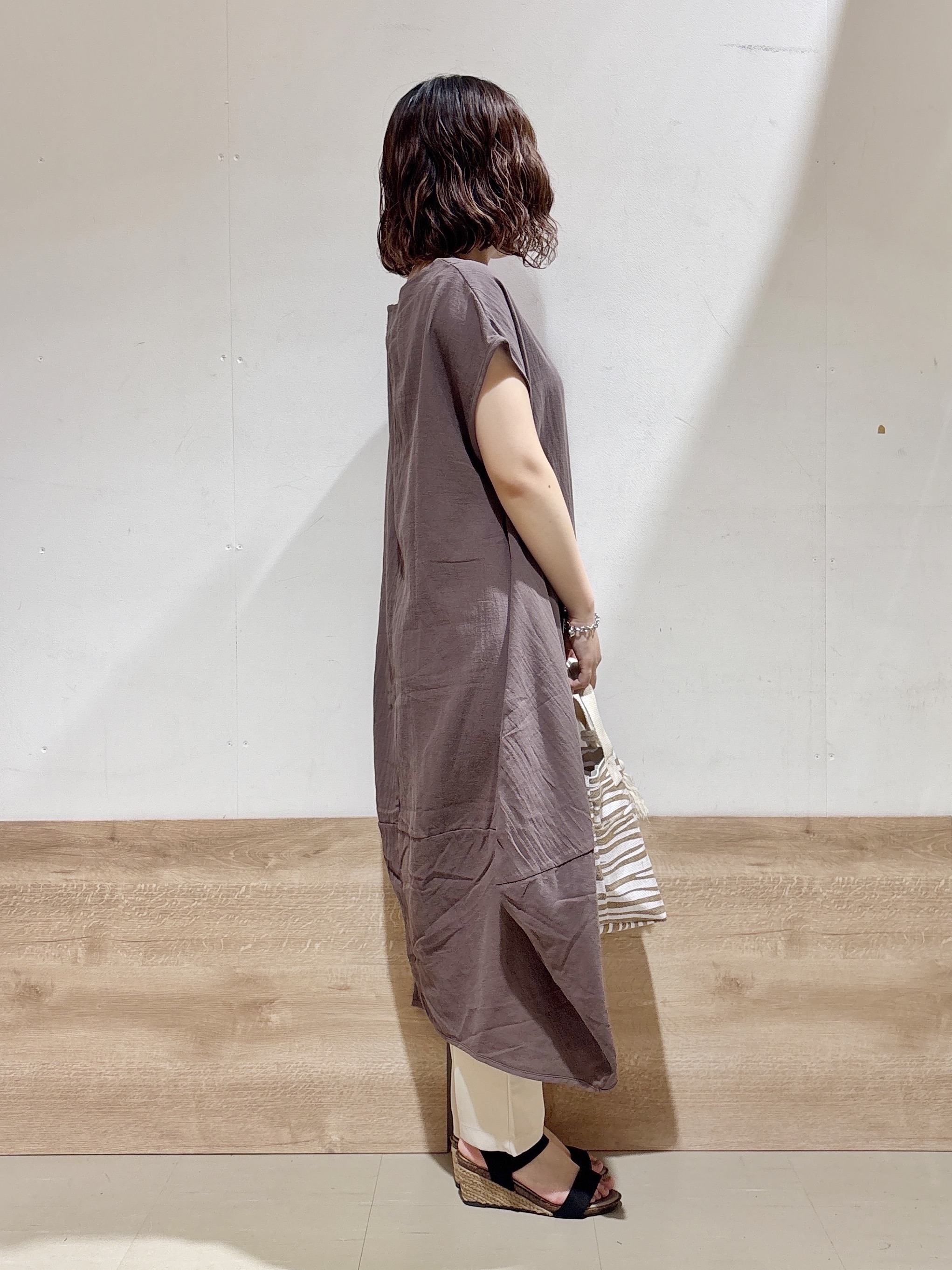るねさんの「SHOO･LA･RUE｜【S-LL/洗濯機可/体型カバー】ふんわりラインが女性らしい コクーンワンピース」を使ったコーディネート