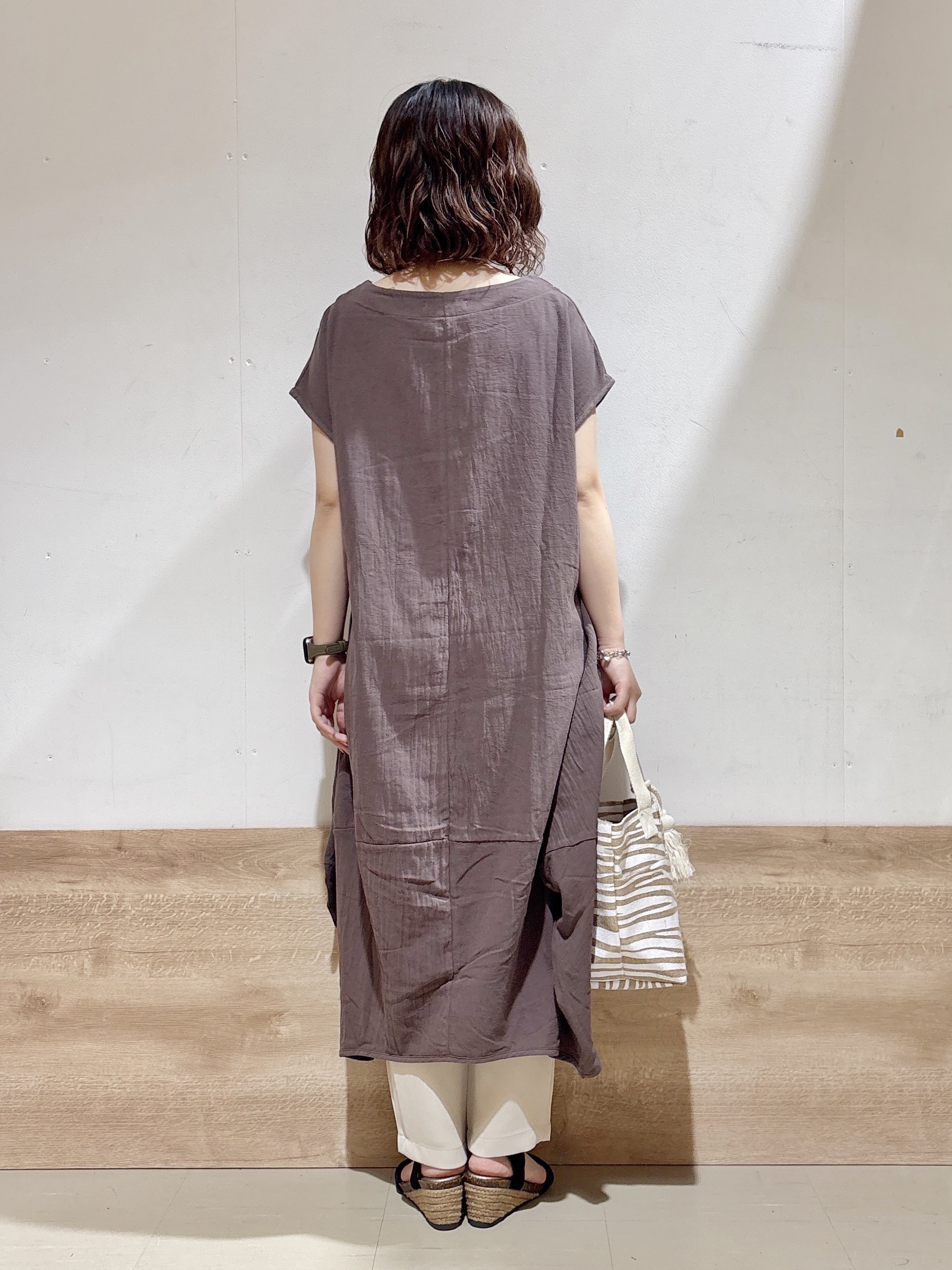 るねさんの「SHOO･LA･RUE｜【S-LL/洗濯機可/体型カバー】ふんわりラインが女性らしい コクーンワンピース」を使ったコーディネート
