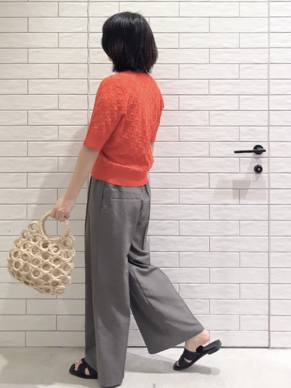 しおりさんの「OPAQUE.CLIP｜柄編みハーフスリーブニット【洗濯機OK／抗ピル】」を使ったコーディネート