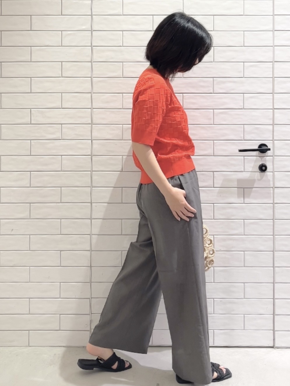 しおりさんの「OPAQUE.CLIP｜柄編みハーフスリーブニット【洗濯機OK／抗ピル】」を使ったコーディネート