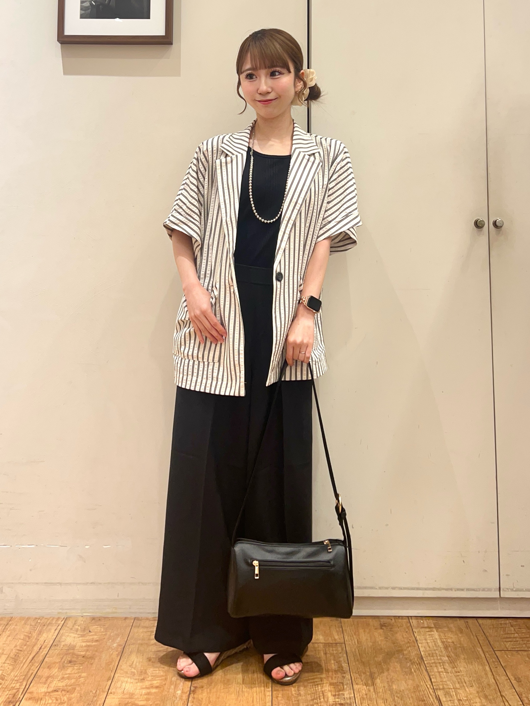 AIRIさんの「SHOO･LA･RUE｜【ひんやり/吸水速乾/セットアップ可】羽織るだけで主役になる サッカーストライプシャツジャケット」を使ったコーディネート