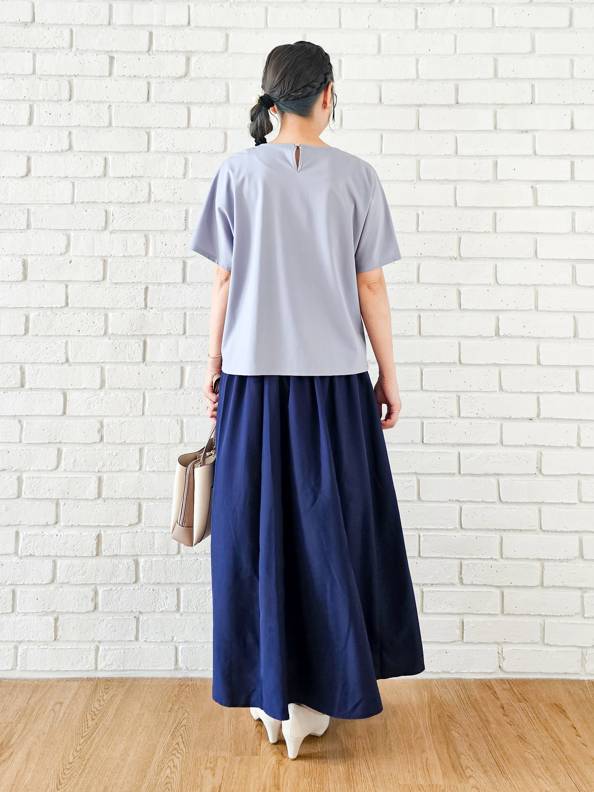 ゆゆさんの「SHOO･LA･RUE｜【ひんやり／UV／通勤】洗濯後しわになりにくい メタルポイントスキッパートップス」を使ったコーディネート