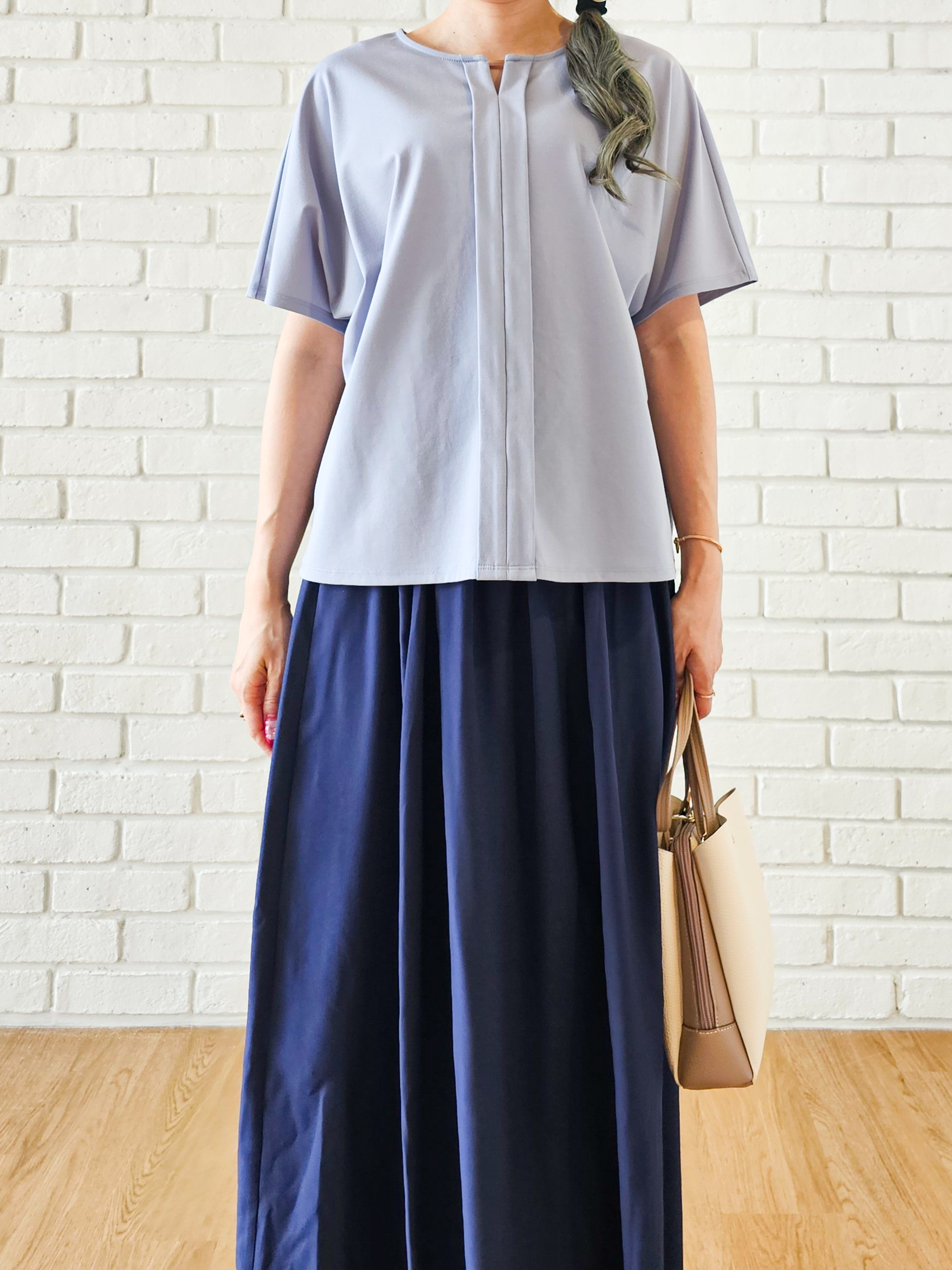 ゆゆさんの「SHOO･LA･RUE｜【ひんやり／UV／通勤】洗濯後しわになりにくい メタルポイントスキッパートップス」を使ったコーディネート