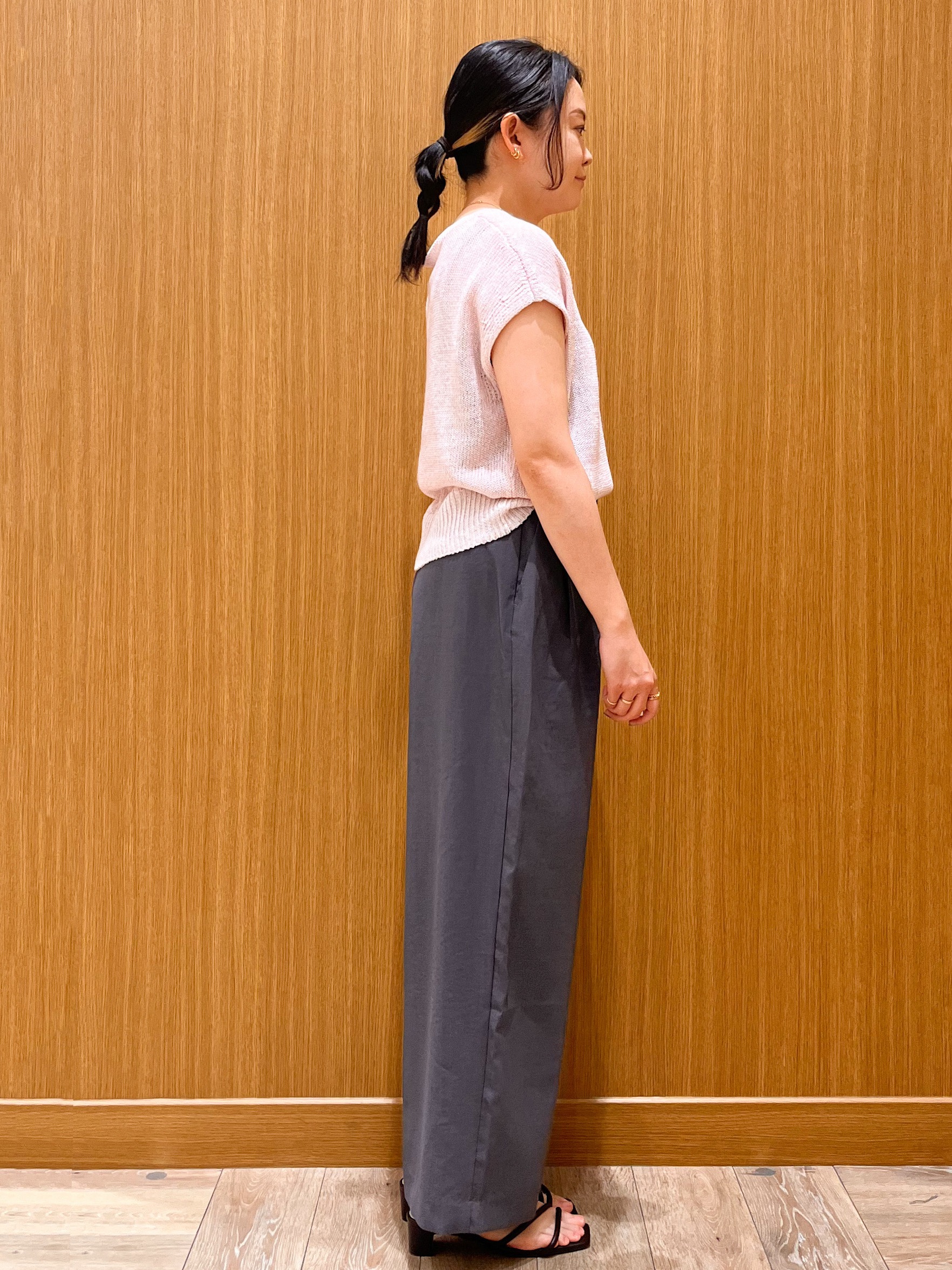 aさんの「OPAQUE.CLIP｜ラメメッシュ フレンチスリーブニット【洗濯機OK】」を使ったコーディネート