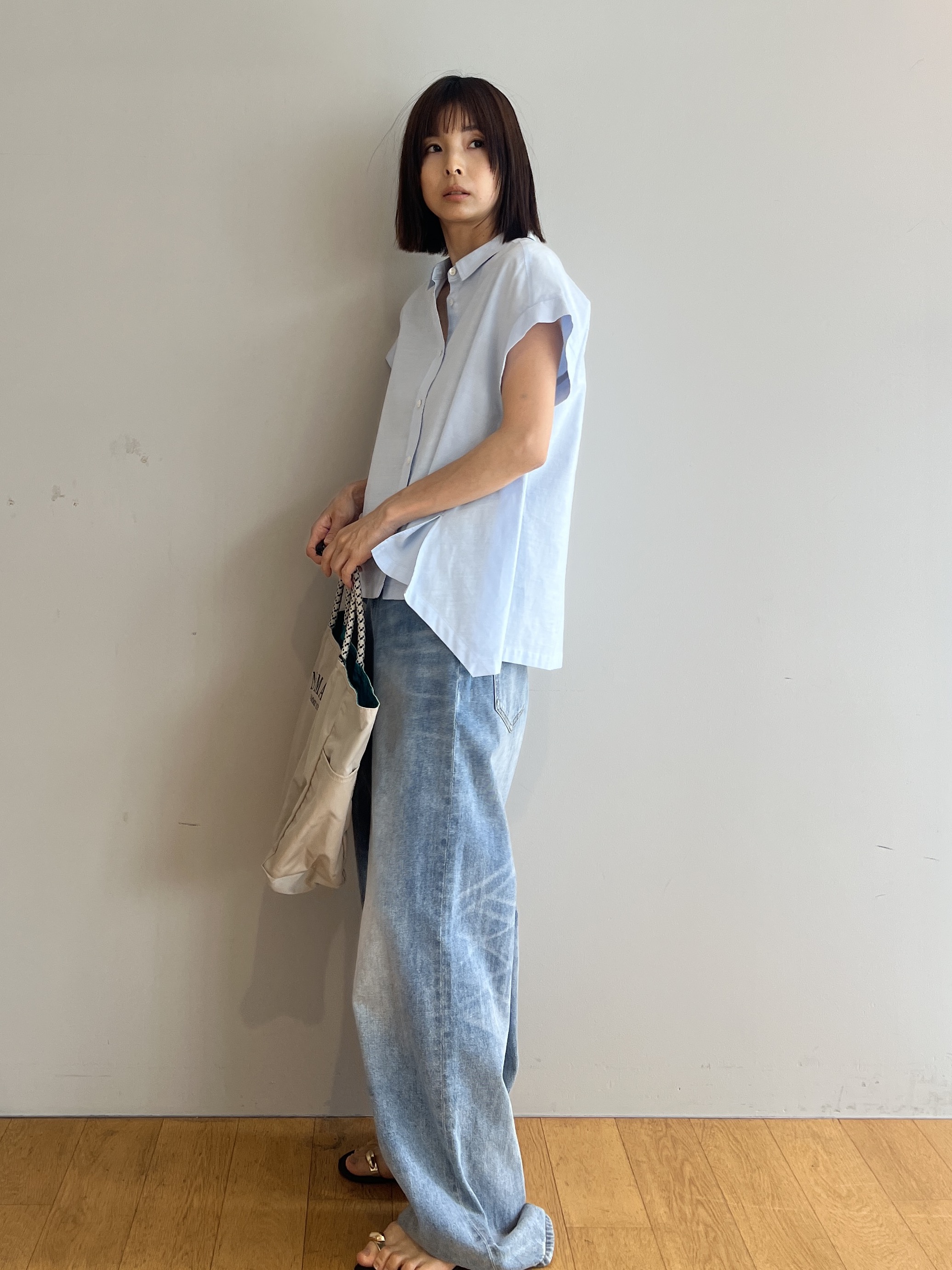 misaさんの「DRESSTERIOR｜【毎年人気/ウォッシャブル】バックフレアオックスシャツ」を使ったコーディネート