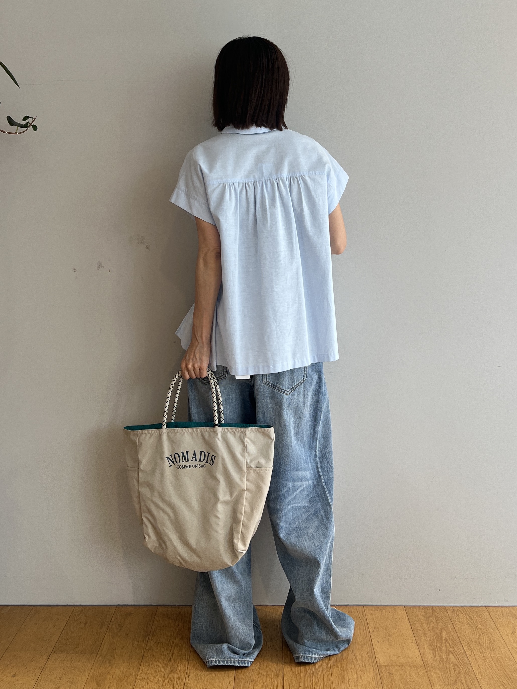 misaさんの「DRESSTERIOR｜【毎年人気/ウォッシャブル】バックフレアオックスシャツ」を使ったコーディネート