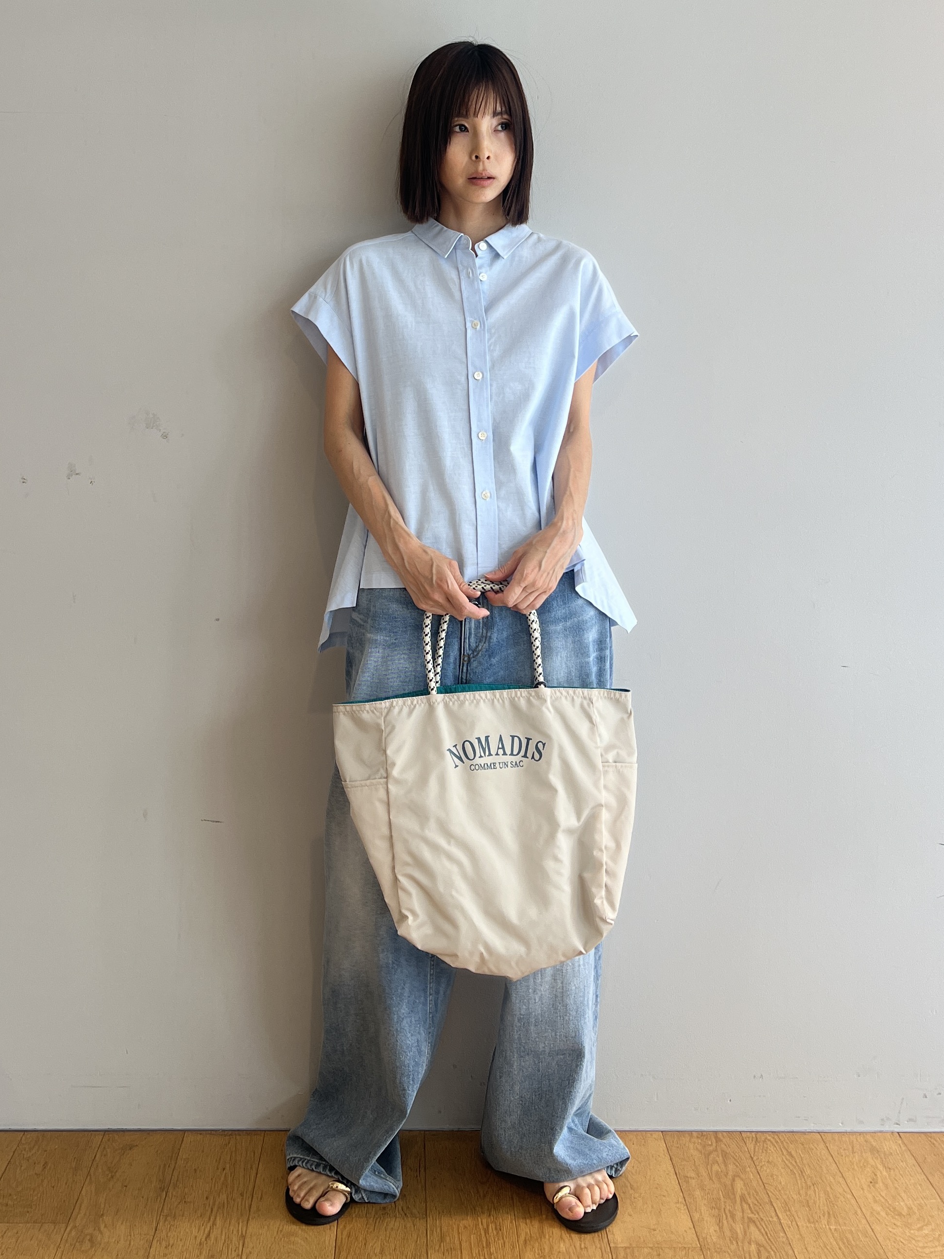 misaさんの「DRESSTERIOR｜【毎年人気/ウォッシャブル】バックフレアオックスシャツ」を使ったコーディネート