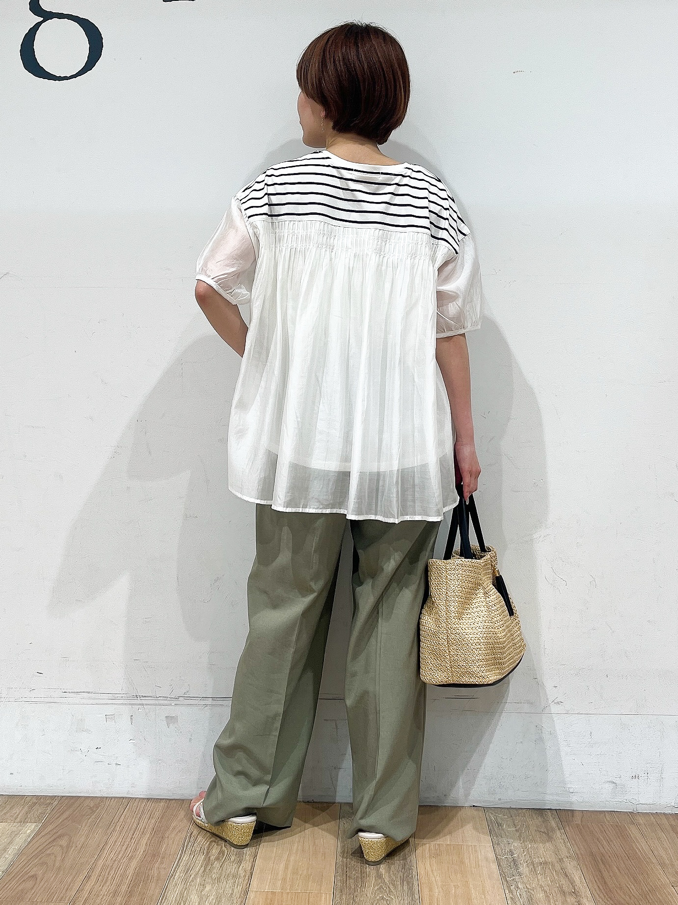 山さんさんの「grove｜【貴島明日香さん着用/UVカット】体型カバー叶う、バックプリーツTシャツ」を使ったコーディネート