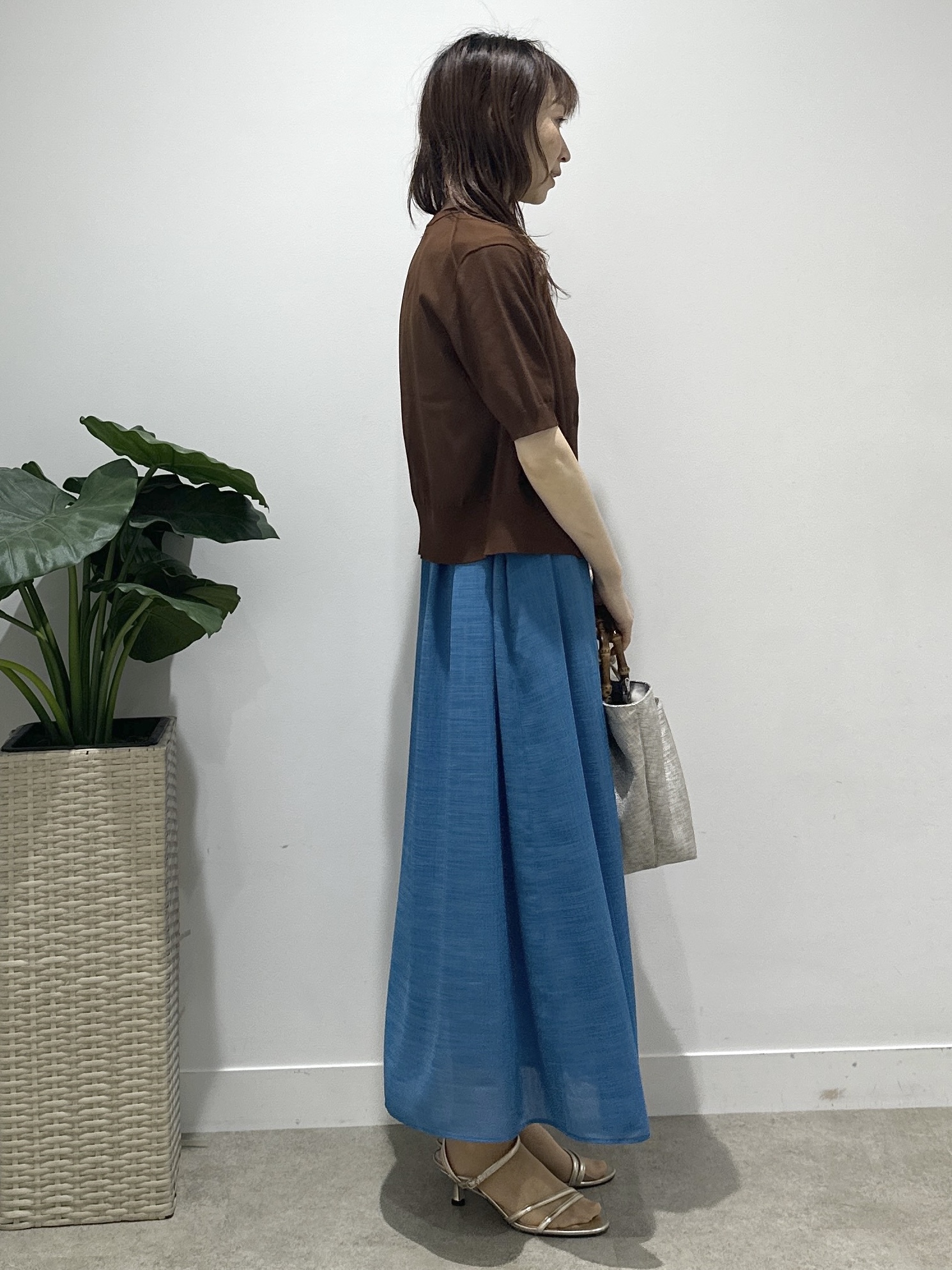 Miwaさんの「UNTITLED｜【通気性/前開きボタン】シアーVネックワンピース」を使ったコーディネート