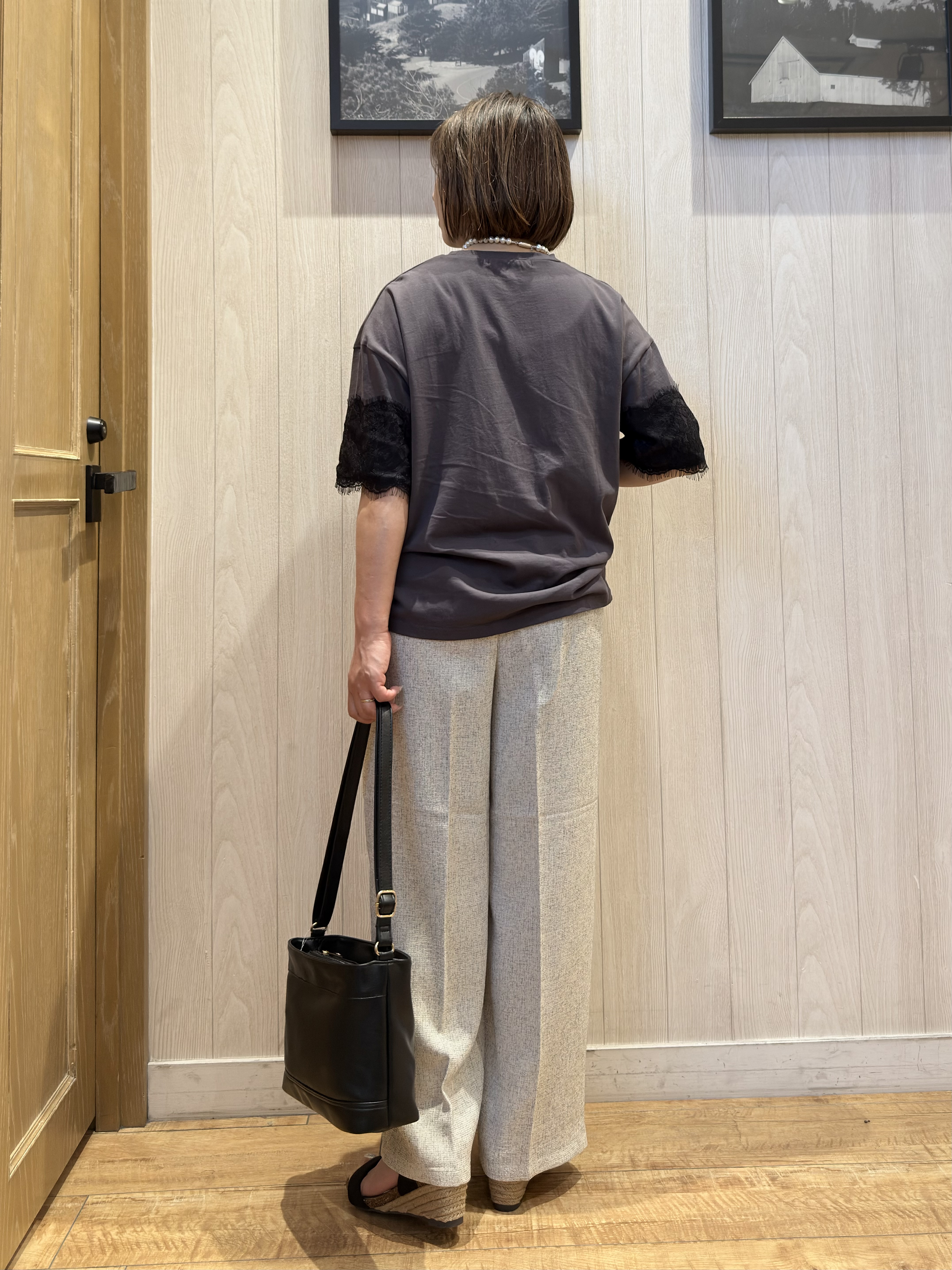 Megさんの「SHOO･LA･RUE｜【ひんやり/洗濯機可】レースデザインでこなれ見え ロゴプリントTシャツ」を使ったコーディネート