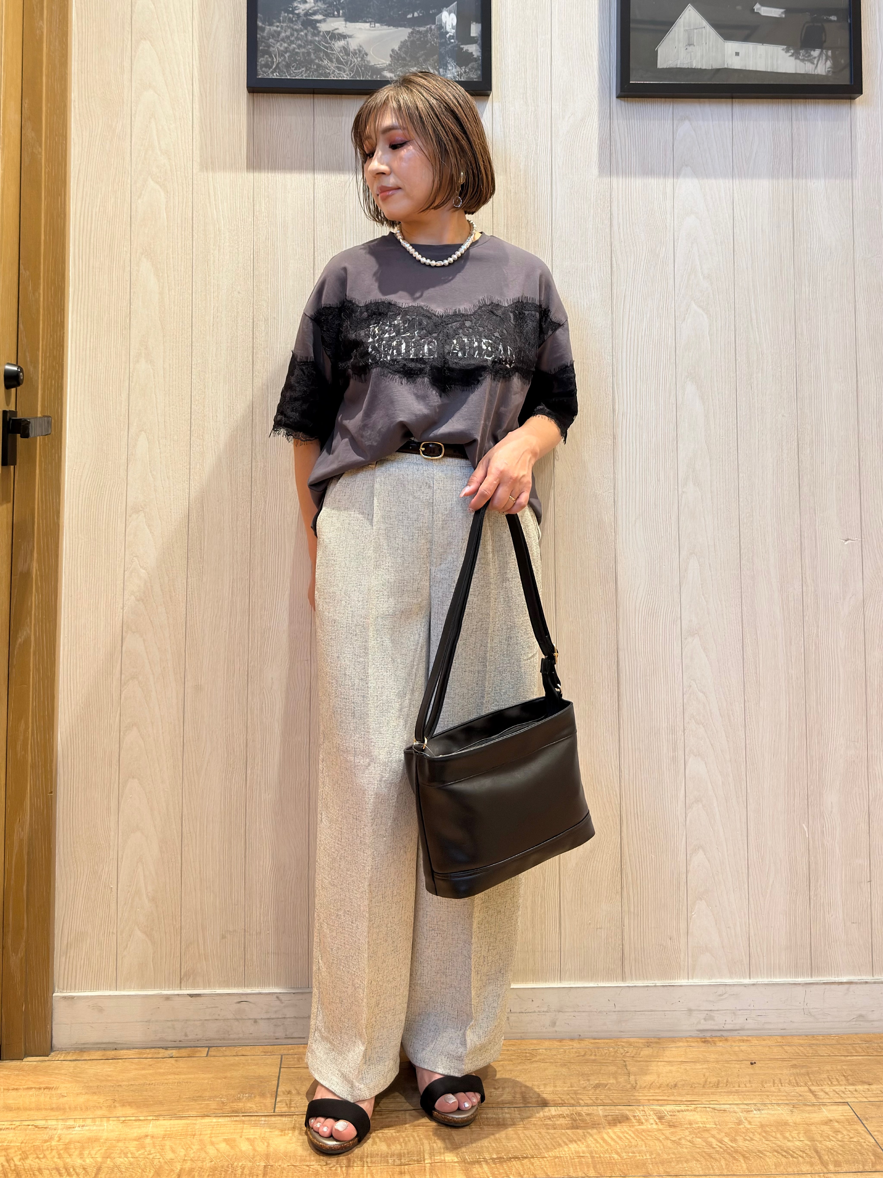 Megさんの「SHOO･LA･RUE｜【ひんやり/洗濯機可】レースデザインでこなれ見え ロゴプリントTシャツ」を使ったコーディネート