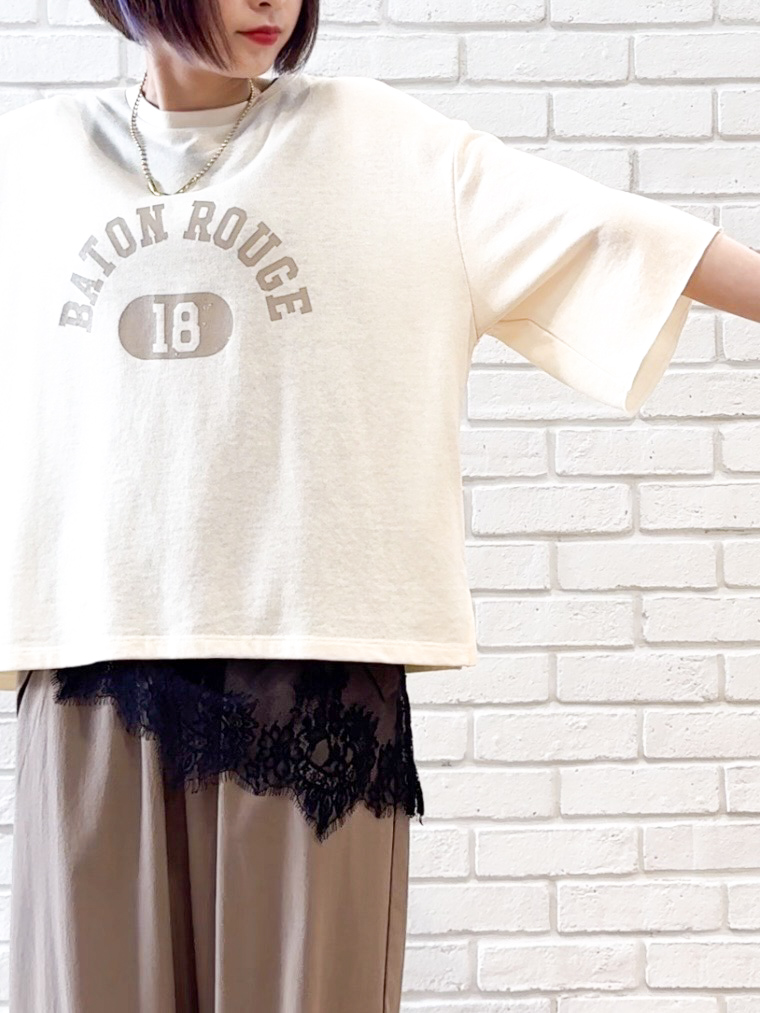 𝐜𝐡𝐢𝐤𝐚さんの「SHOO･LA･RUE｜【洗濯機可/S-LL/選べる6柄】切りっぱなしお袖がこなれカジュアル 5分袖シアーTシャツ」を使ったコーディネート