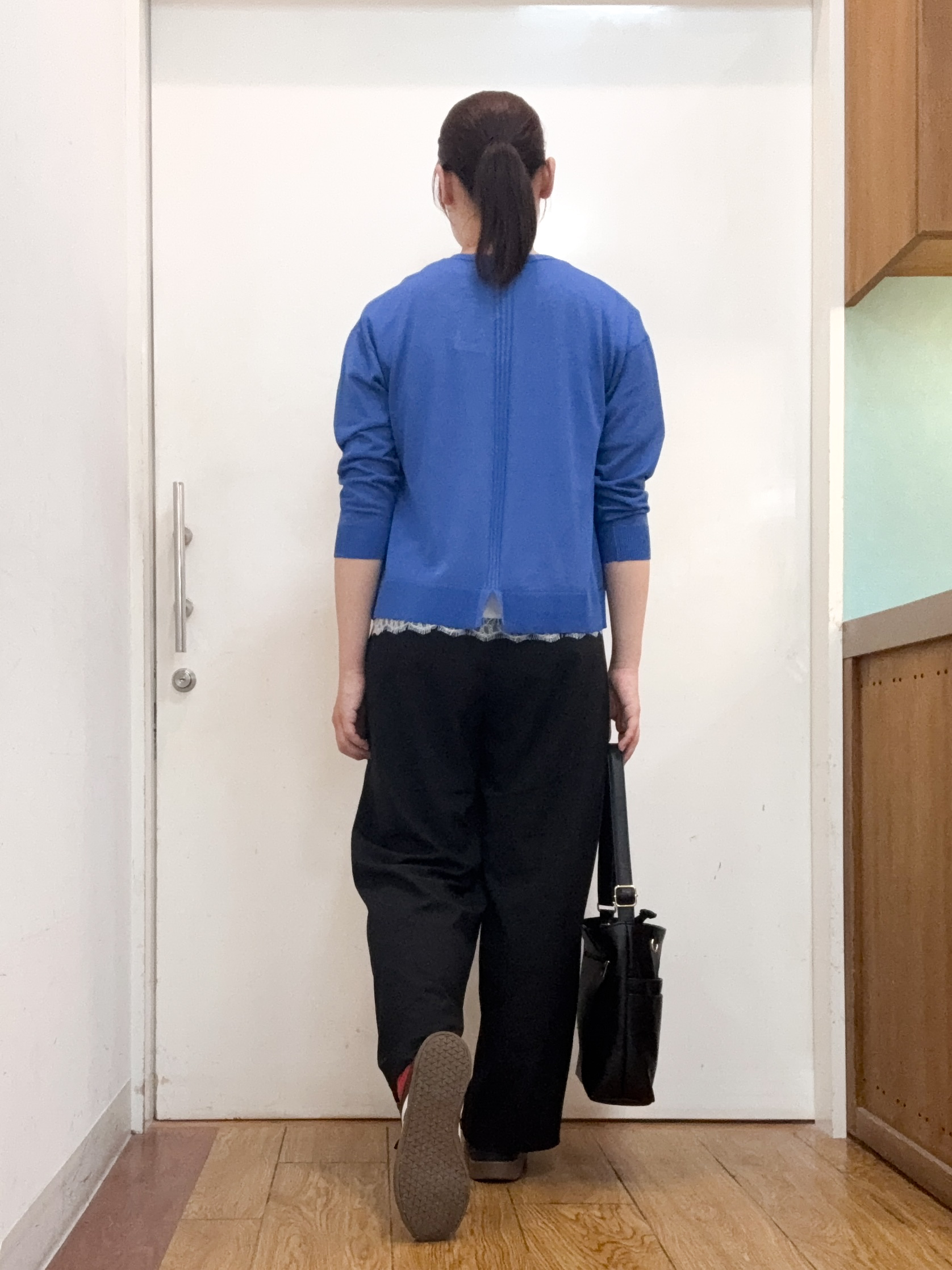 Karinさんの「SHOO･LA･RUE｜【ひんやり/洗濯機可/S-LL】オンにもオフにも マルチに使えるボタンレスカーディガン」を使ったコーディネート