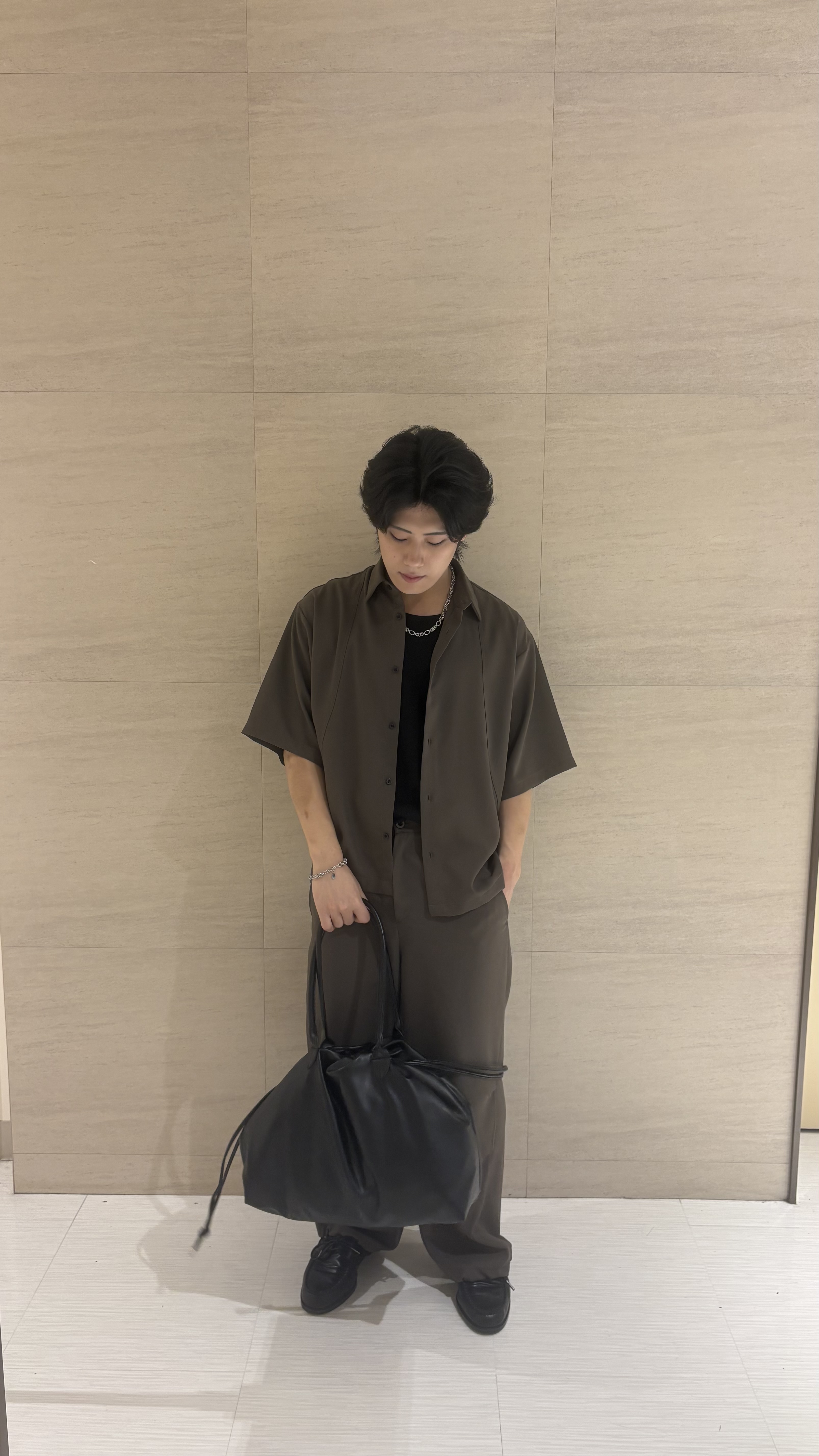 辻一樹さんの「tk.TAKEO KIKUCHI｜【UVカット／ストレッチ】NEUTRAXシリーズ 半袖シャツ」を使ったコーディネート