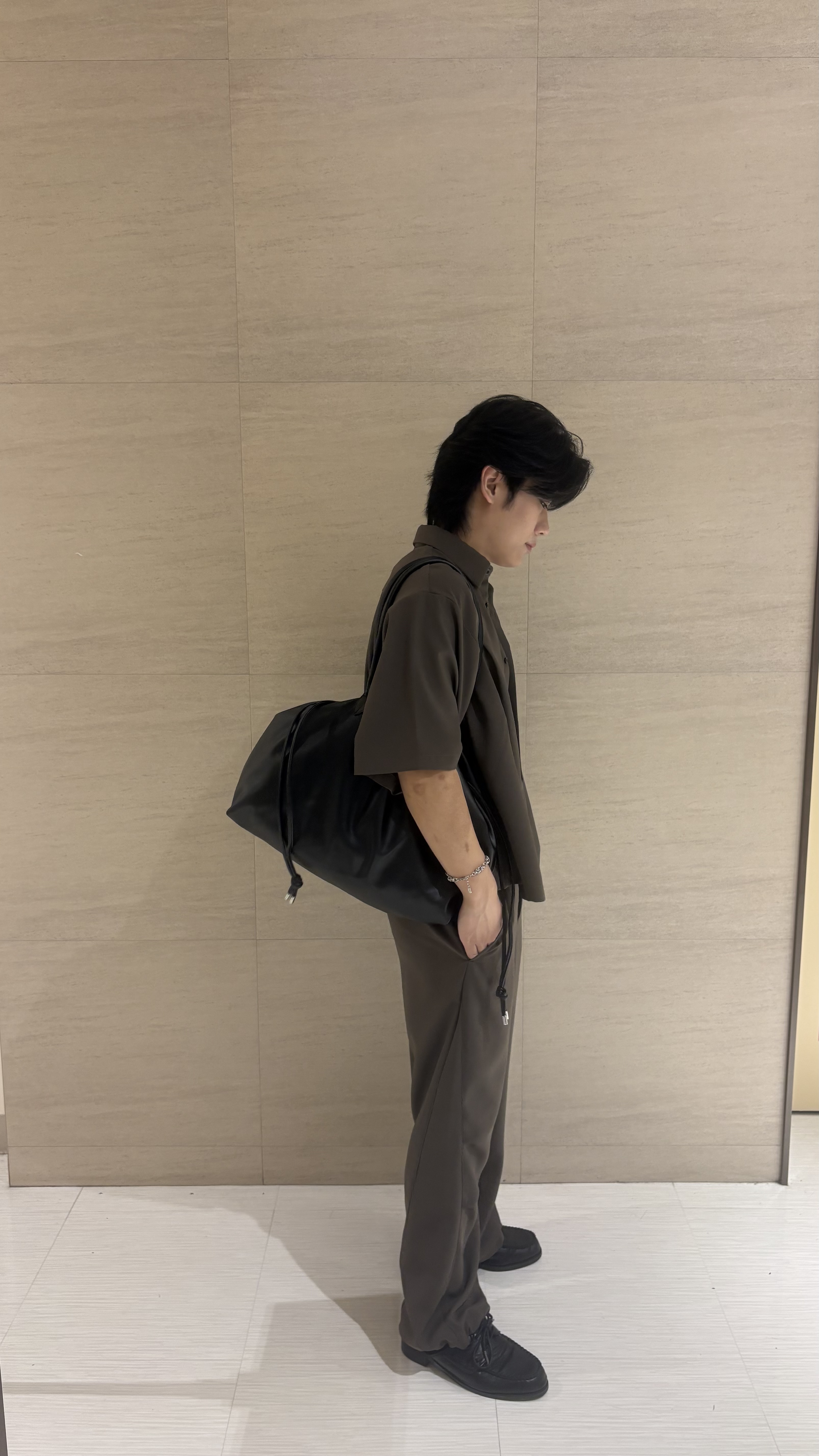辻一樹さんの「tk.TAKEO KIKUCHI｜【UVカット／ストレッチ】NEUTRAXシリーズ 半袖シャツ」を使ったコーディネート