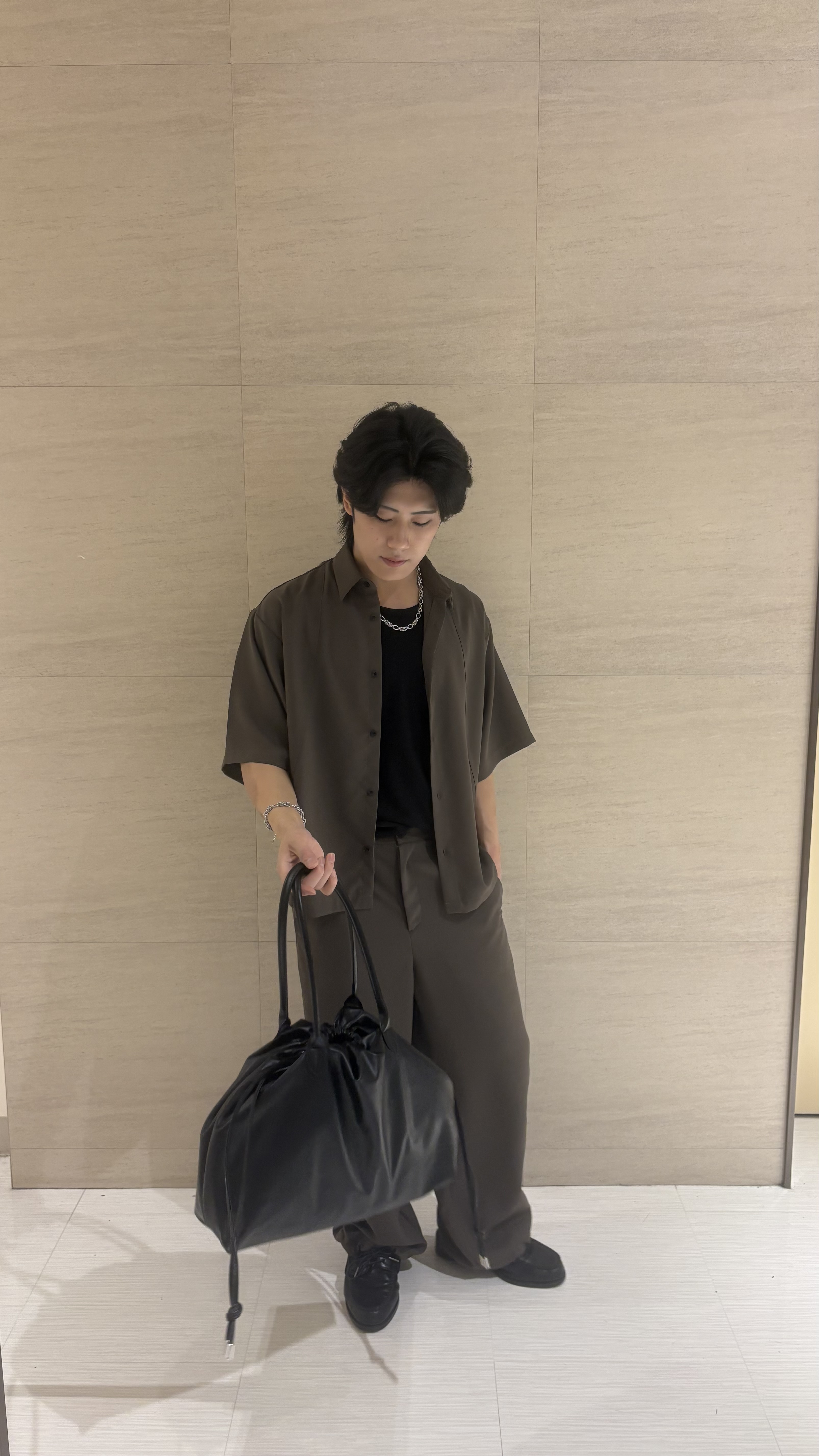 辻一樹さんの「tk.TAKEO KIKUCHI｜【UVカット／ストレッチ】NEUTRAXシリーズ 半袖シャツ」を使ったコーディネート