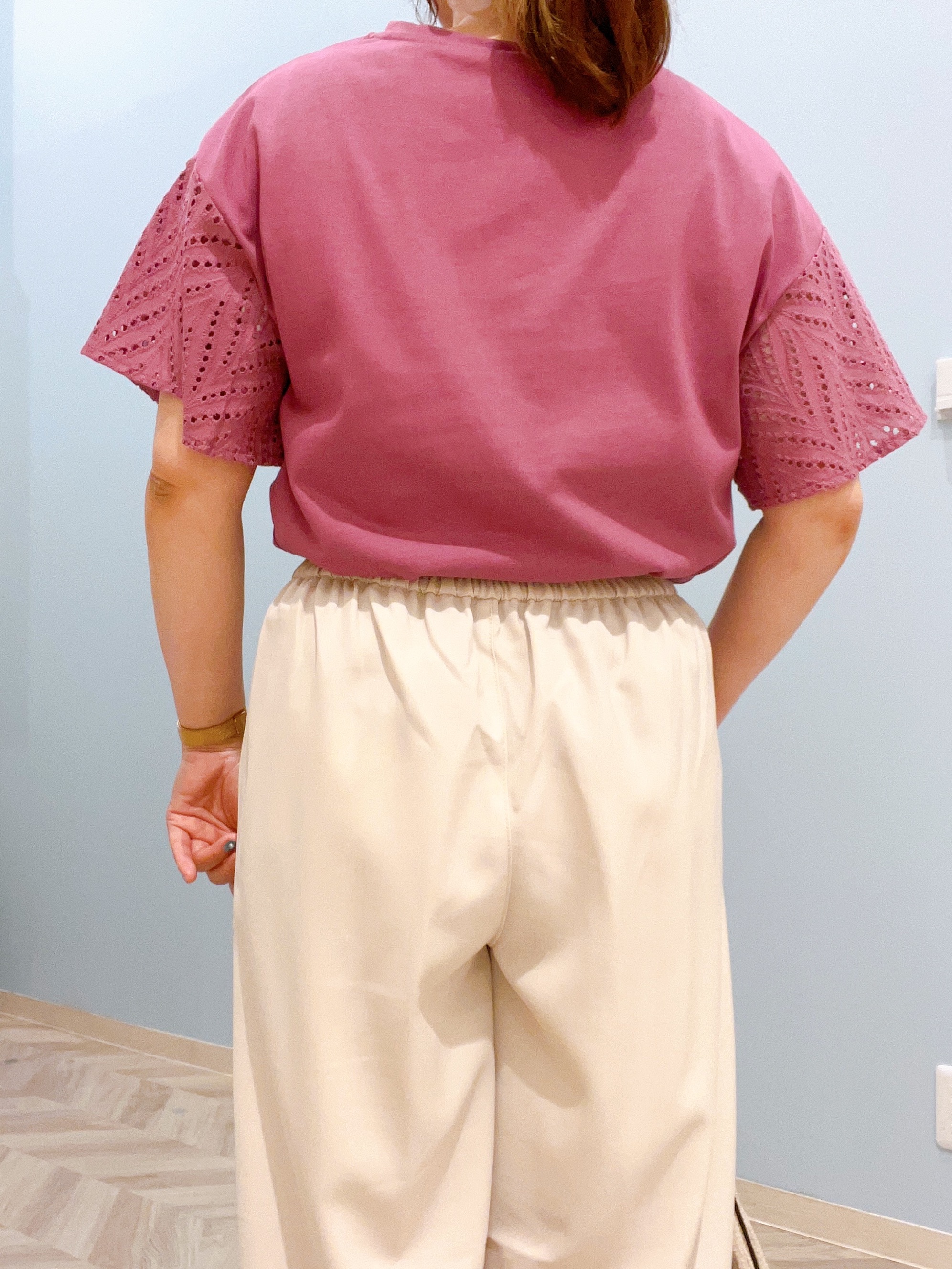 kitaさんの「SHOO･LA･RUE｜【汗じみ防止/ひんやり/S-LL】レースが華やか お袖フレアTシャツ」を使ったコーディネート