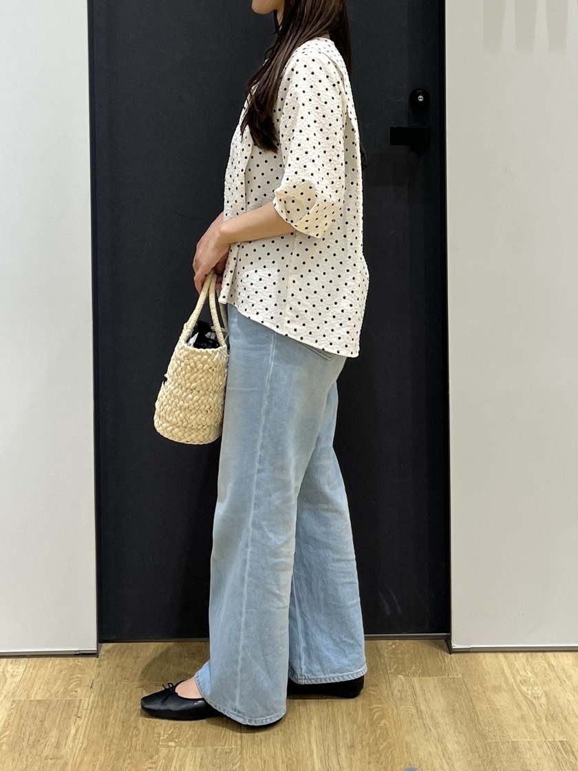 Minaさんの「Dessin｜【セットアップ可/UVカット】サッカー素材 キーネックブラウス」を使ったコーディネート