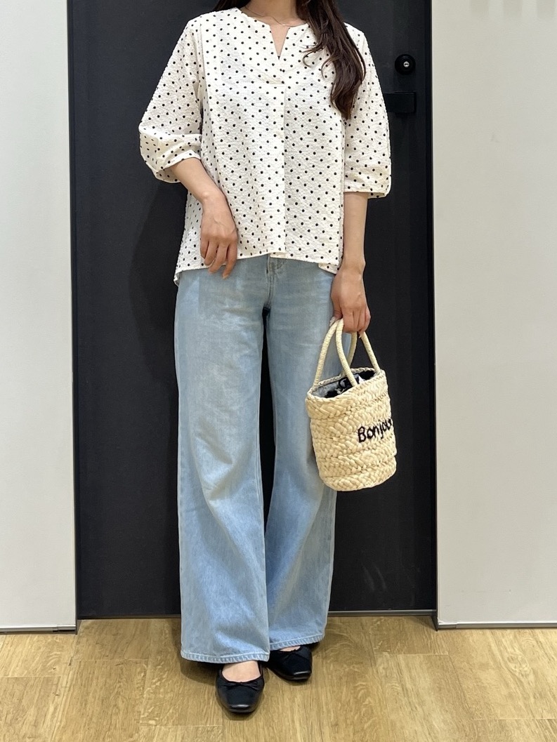 Minaさんの「Dessin｜【セットアップ可/UVカット】サッカー素材 キーネックブラウス」を使ったコーディネート