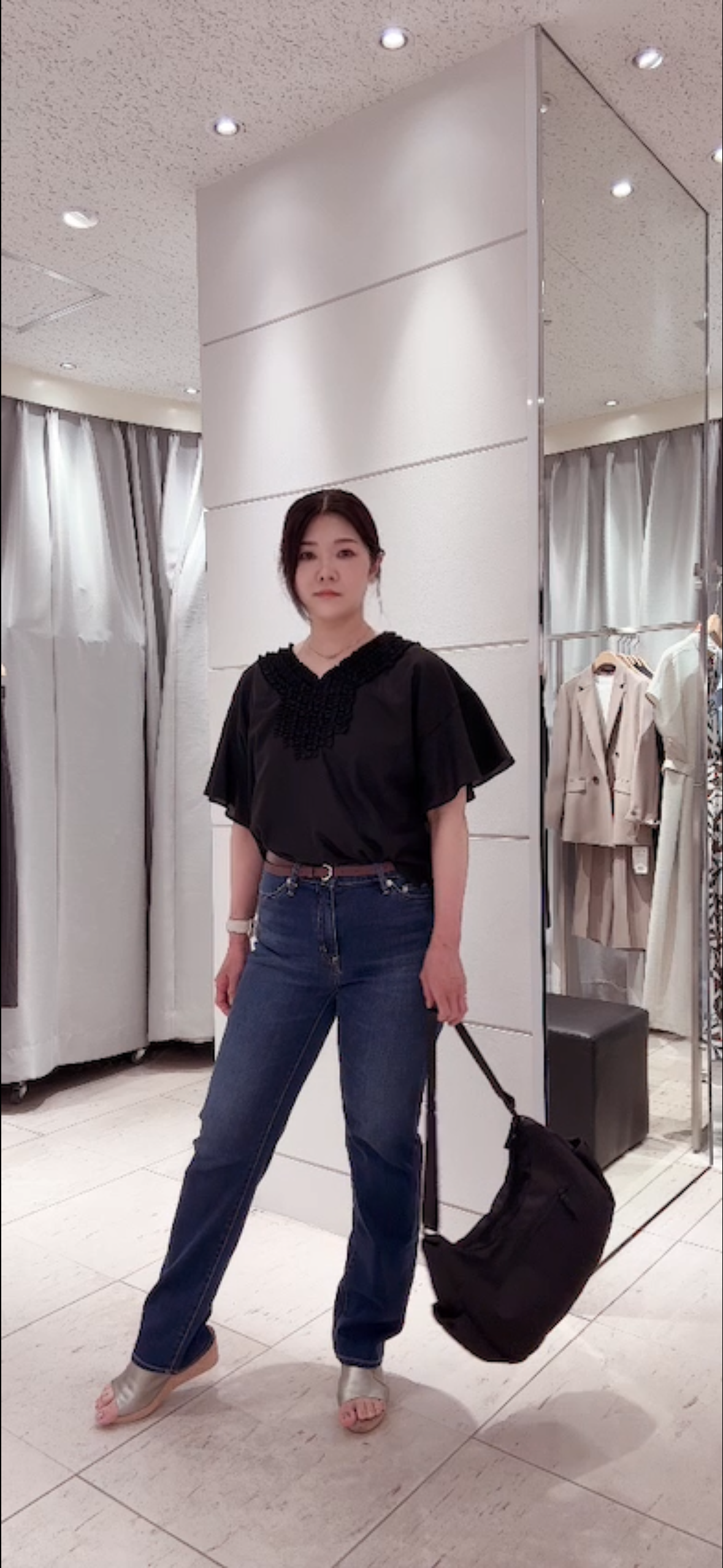 misaさんの「UNTITLED｜【接触冷感/通気性/洗える】Vネックフリルブラウス」を使ったコーディネート