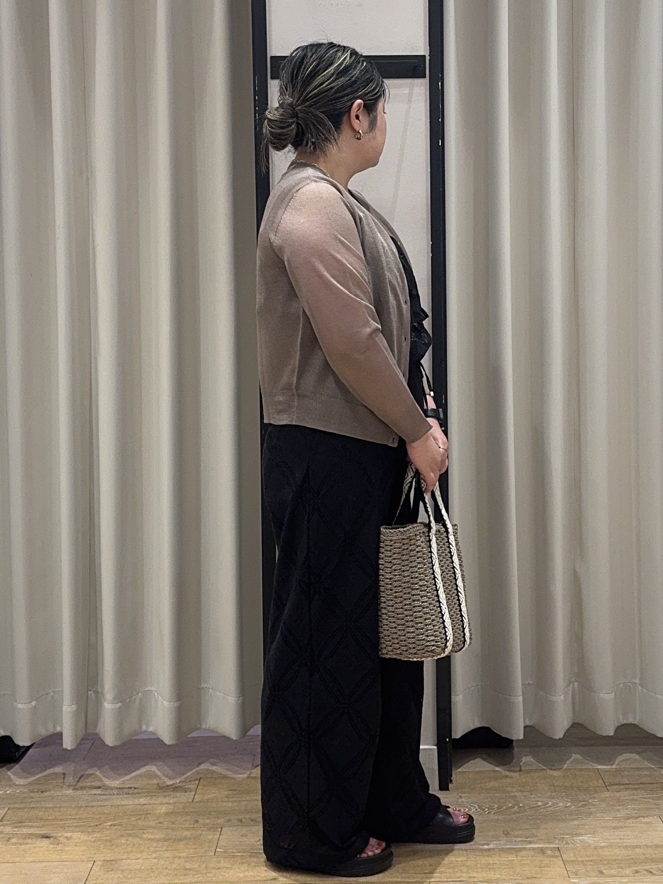 SoRAoさんの「grove｜高評価！【洗える/名品】大人の透け感、シアーカーディガン」を使ったコーディネート