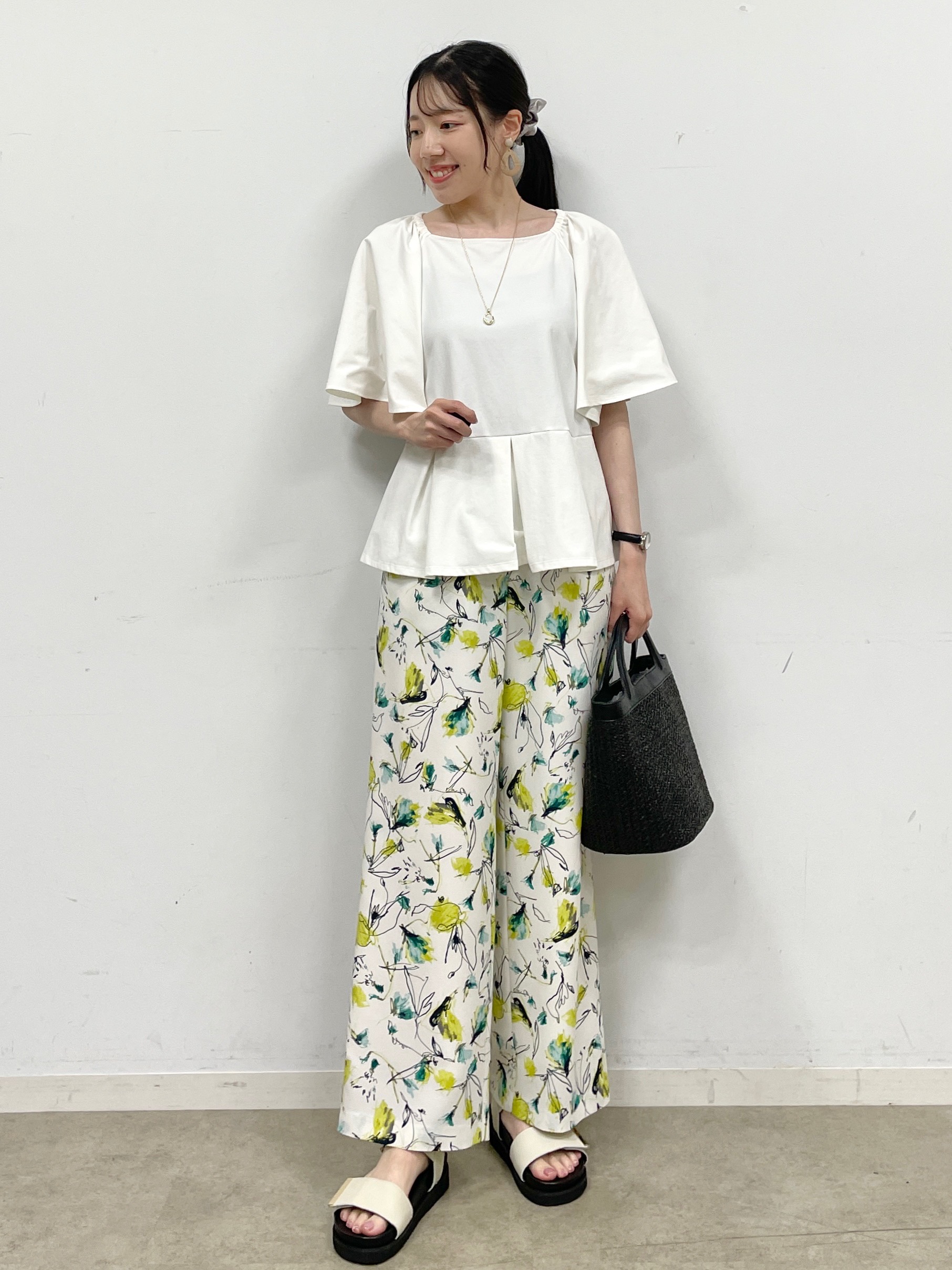 Momoさんの「Reflect｜【UVカット／接触冷感／吸水速乾】フレアスリーブペプラムカットソー」を使ったコーディネート